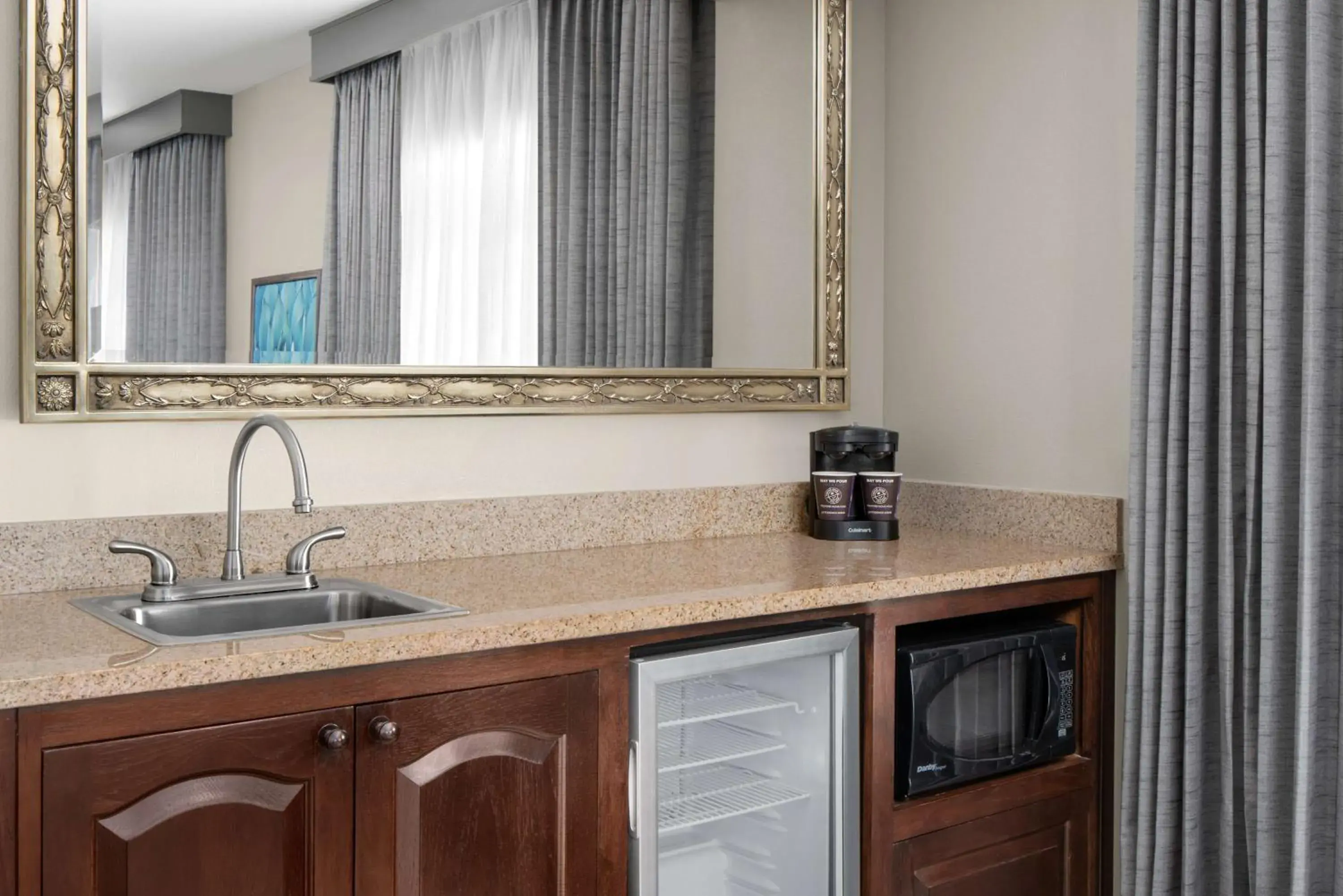 Photo of the whole room, Kitchen/Kitchenette in Embassy Suites San Antonio Riverwalk-Downtown