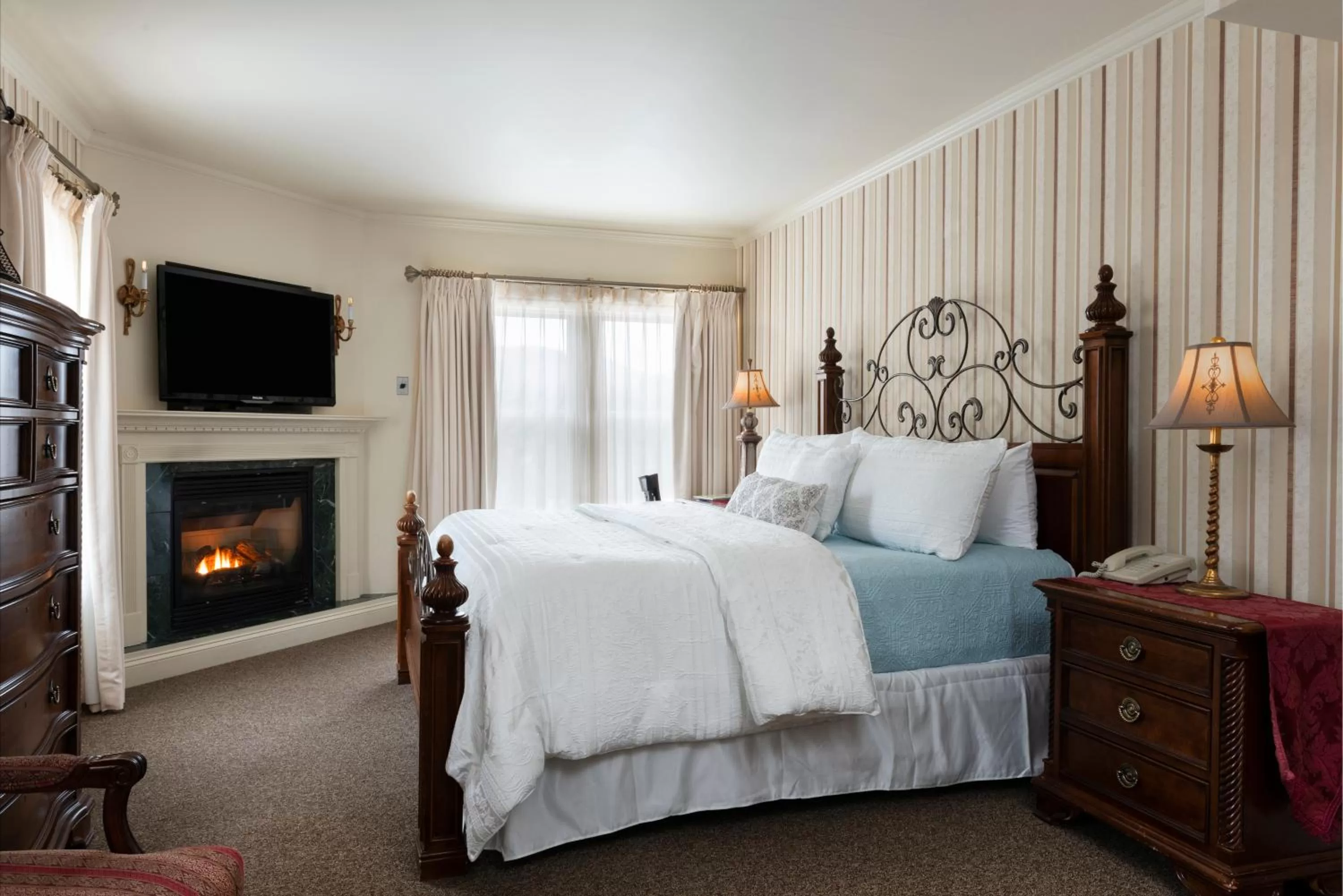 Photo of the whole room, Bed in The Inn at Thorn Hill