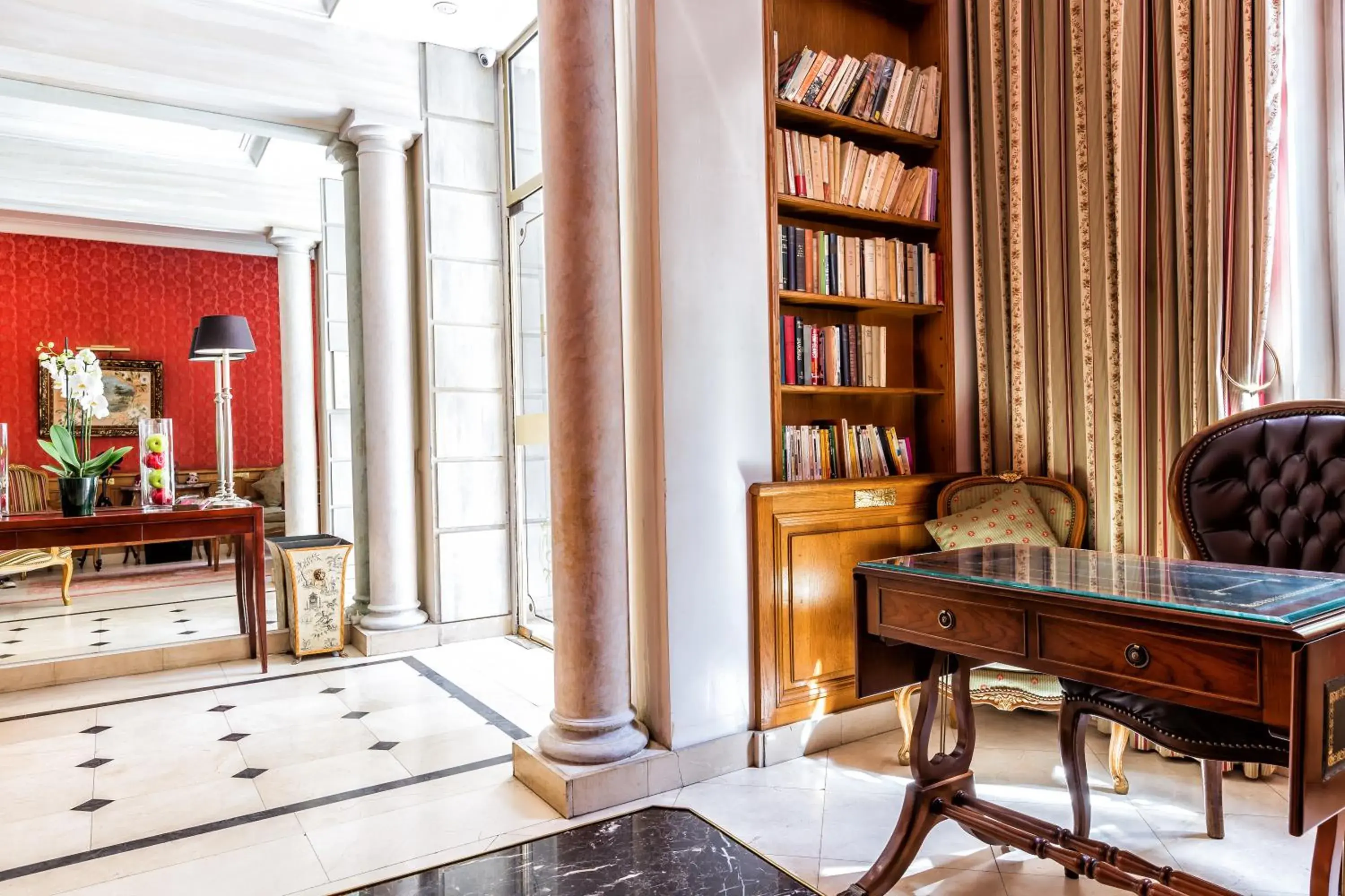 Library in Hotel Regence Paris Library in Hotel Regence Paris