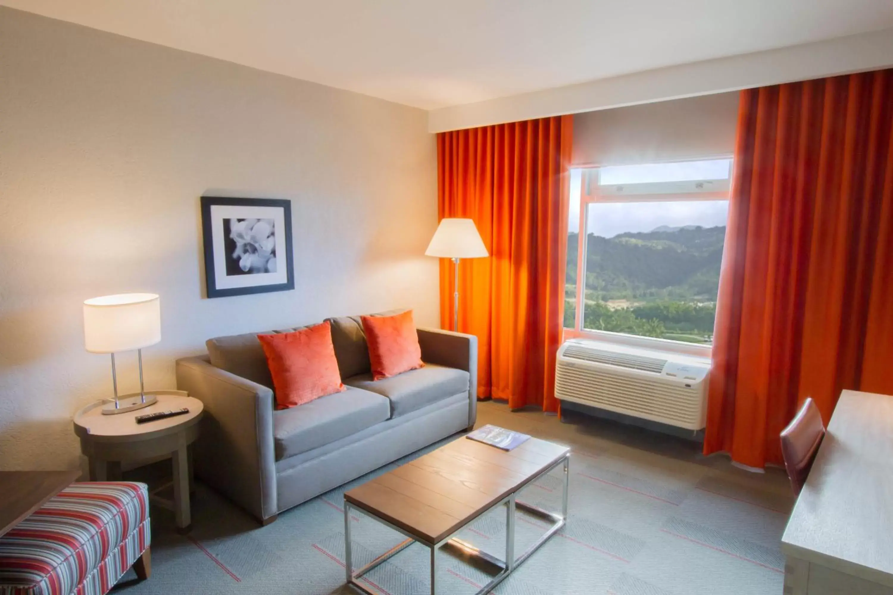 Bedroom, Seating Area in Four Points by Sheraton Caguas Real