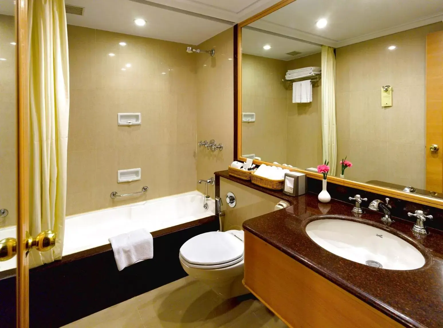 Toilet, Bathroom in Kenilworth Hotel, Kolkata