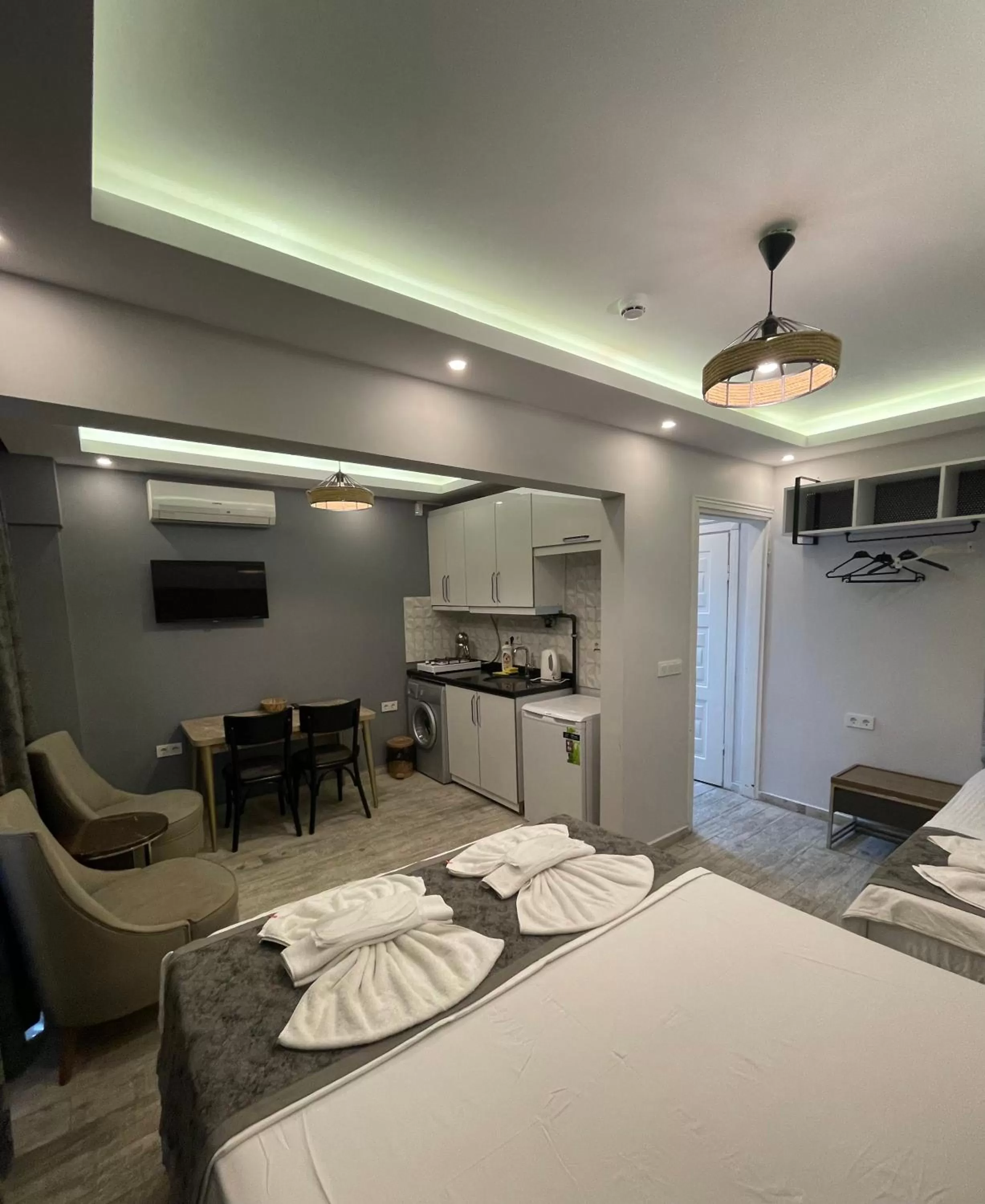 TV and multimedia, Bed in Arat Apartments