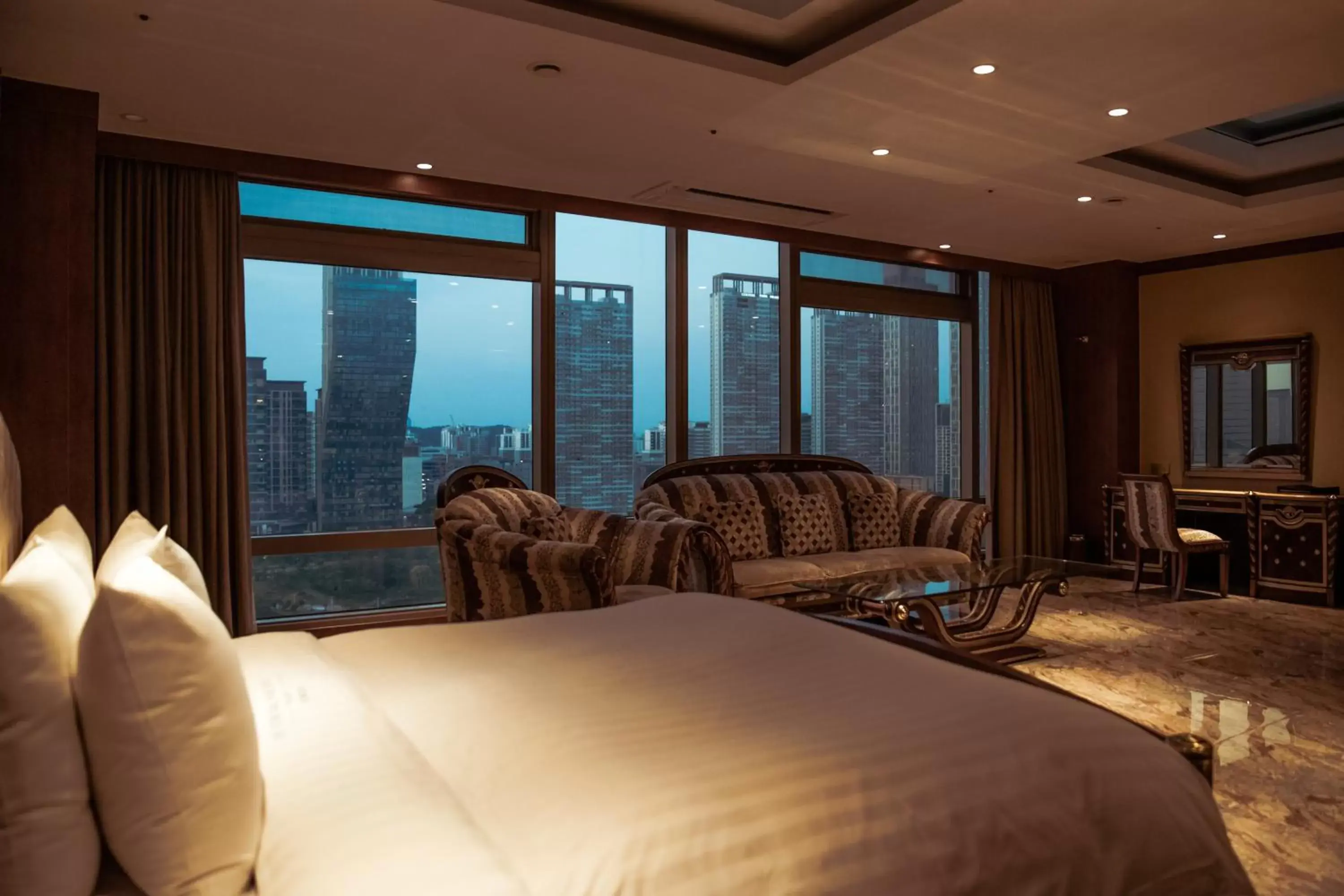 Photo of the whole room in The Central Park Hotel Songdo
