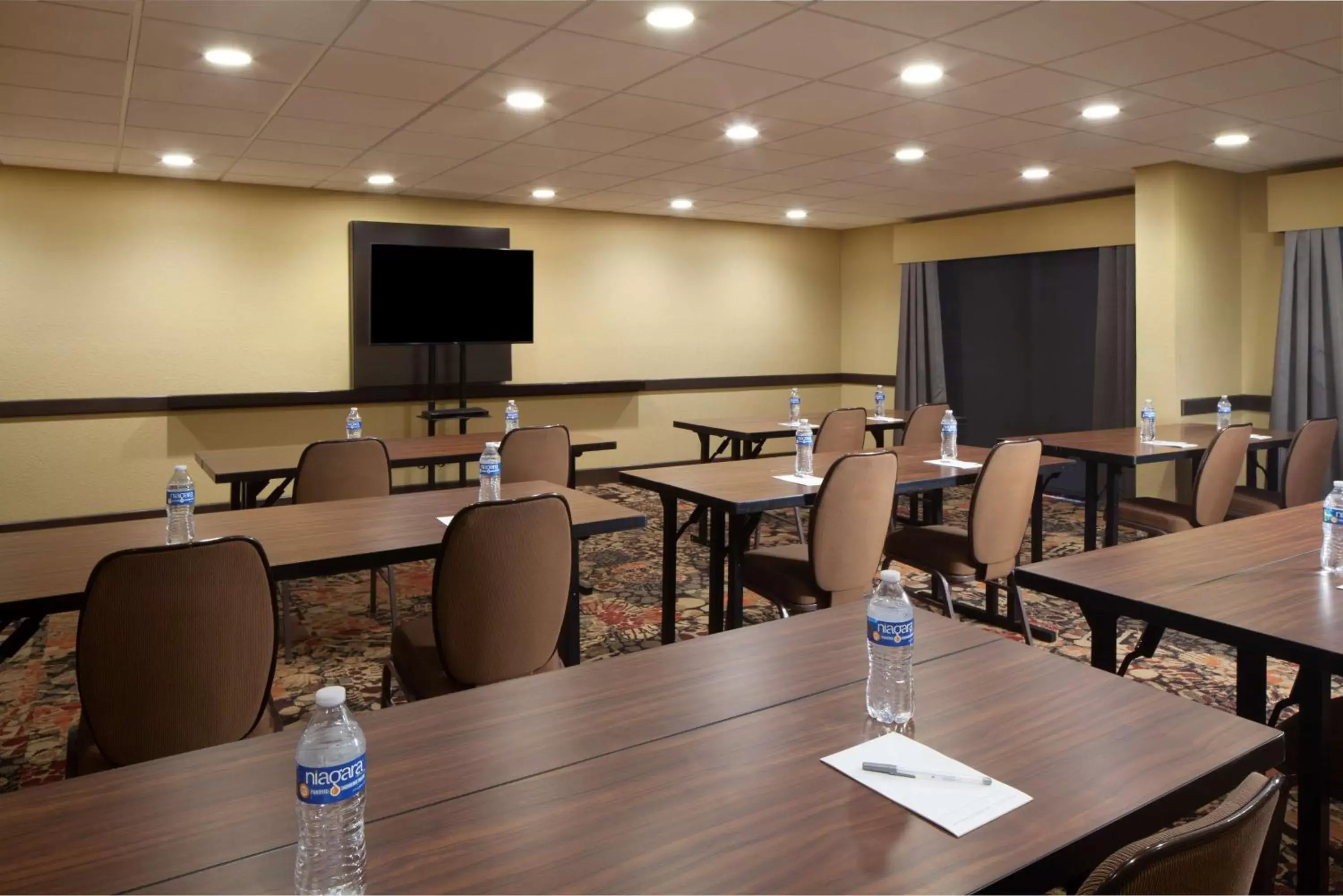 Meeting/conference room in Hampton Inn Charleston-Southridge