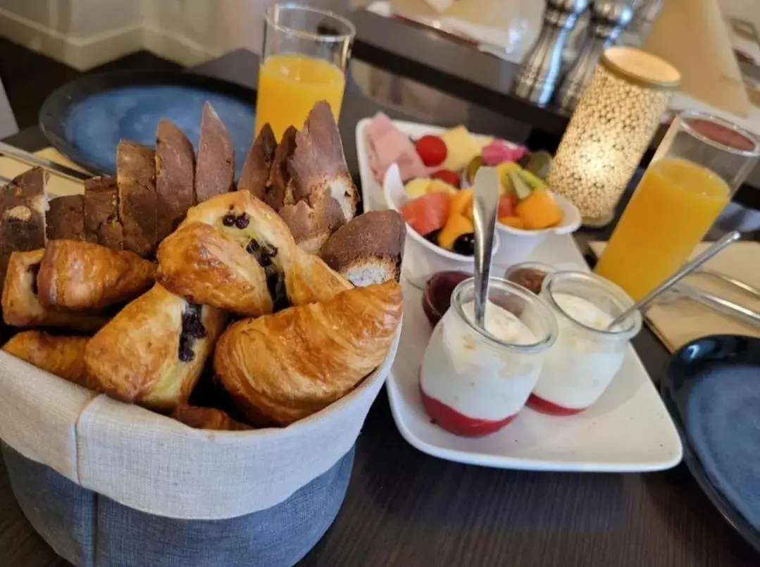 Breakfast in Hôtel Restaurant L'Industrie