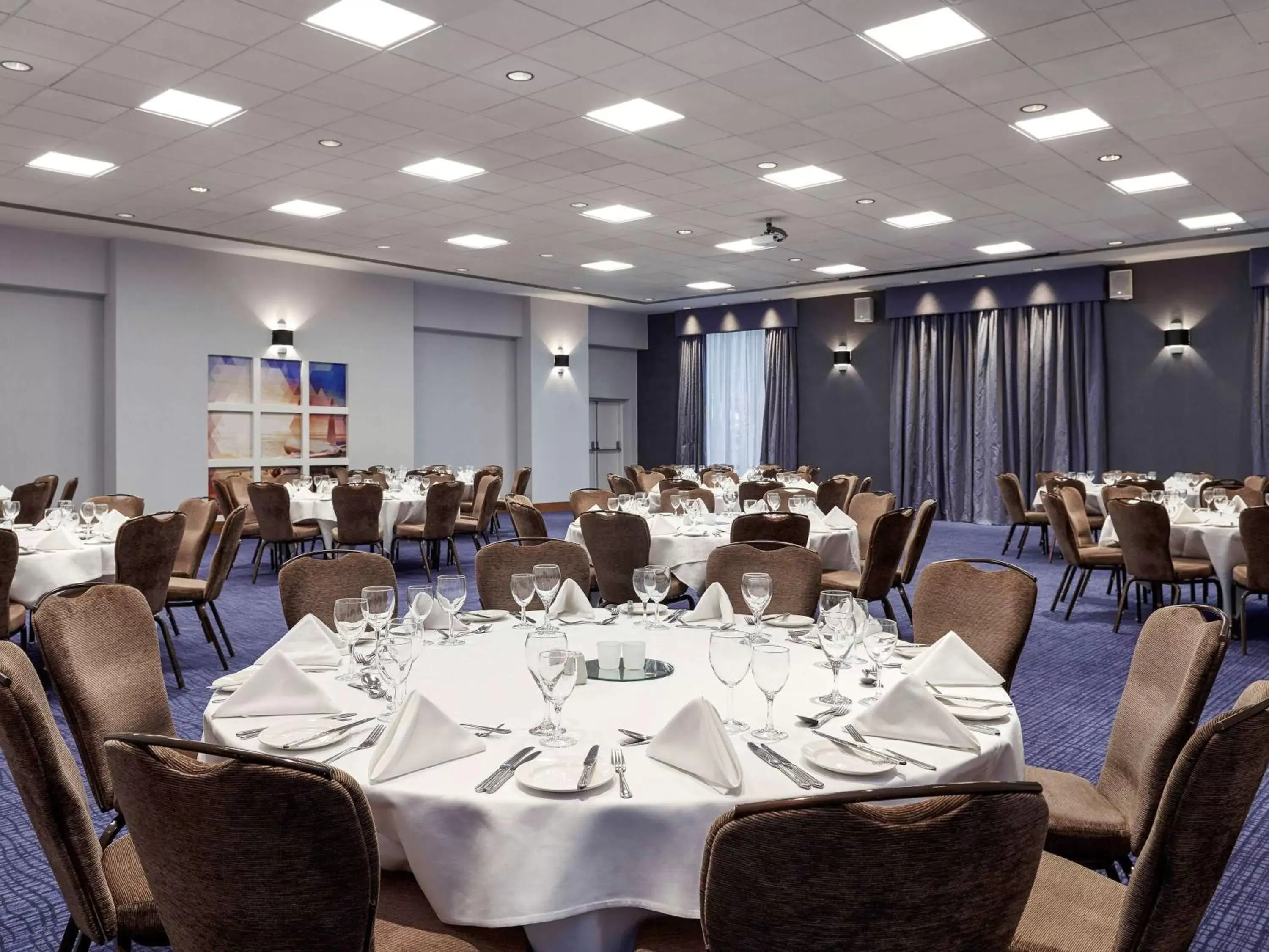 Meeting/conference room, Restaurant/Places to Eat in Novotel London Stansted Airport