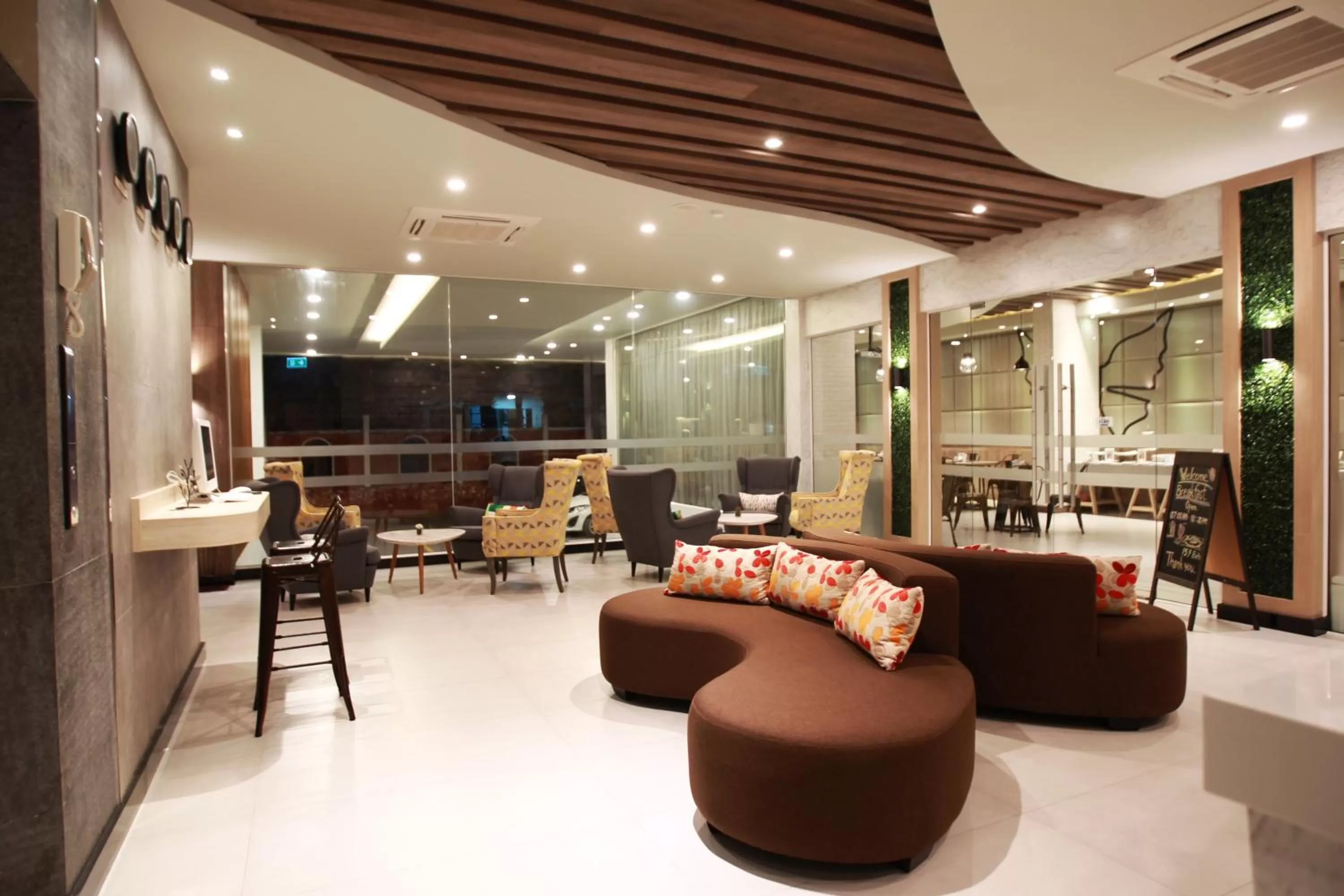 Lobby or reception in Levana Pattaya Hotel - SHA Extra Plus