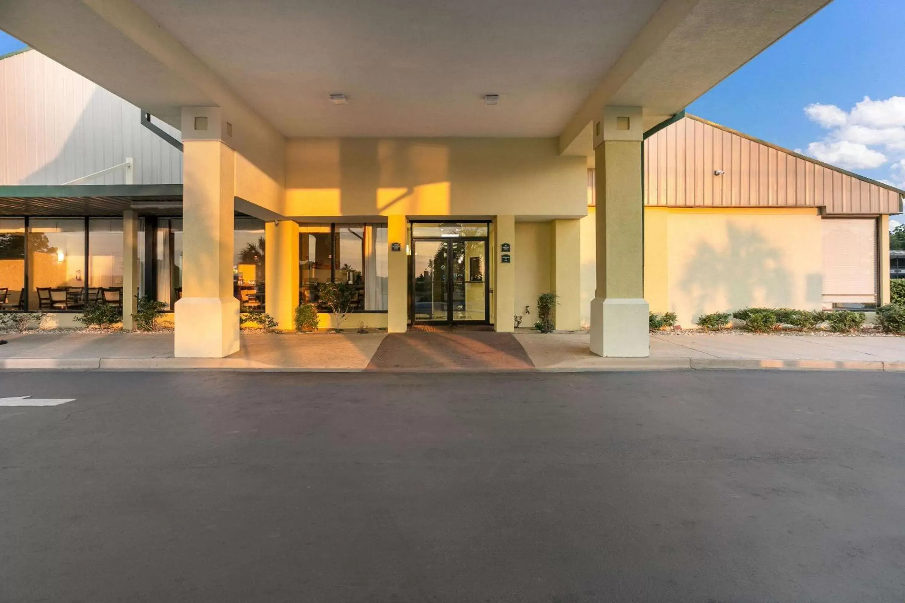 Property building in Quality Inn & Suites Eufaula