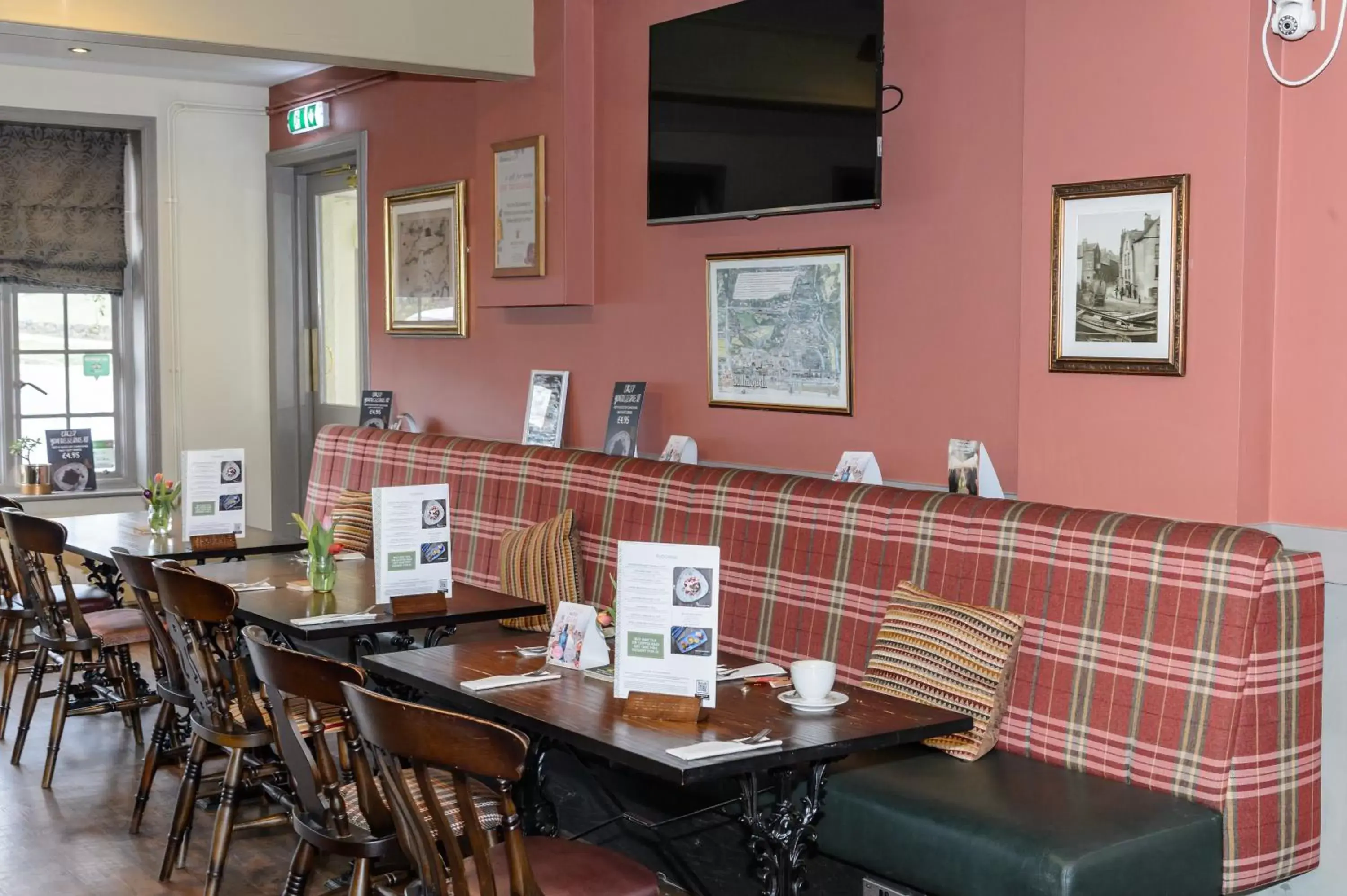 Living room, Restaurant/Places to Eat in Balfour Arms