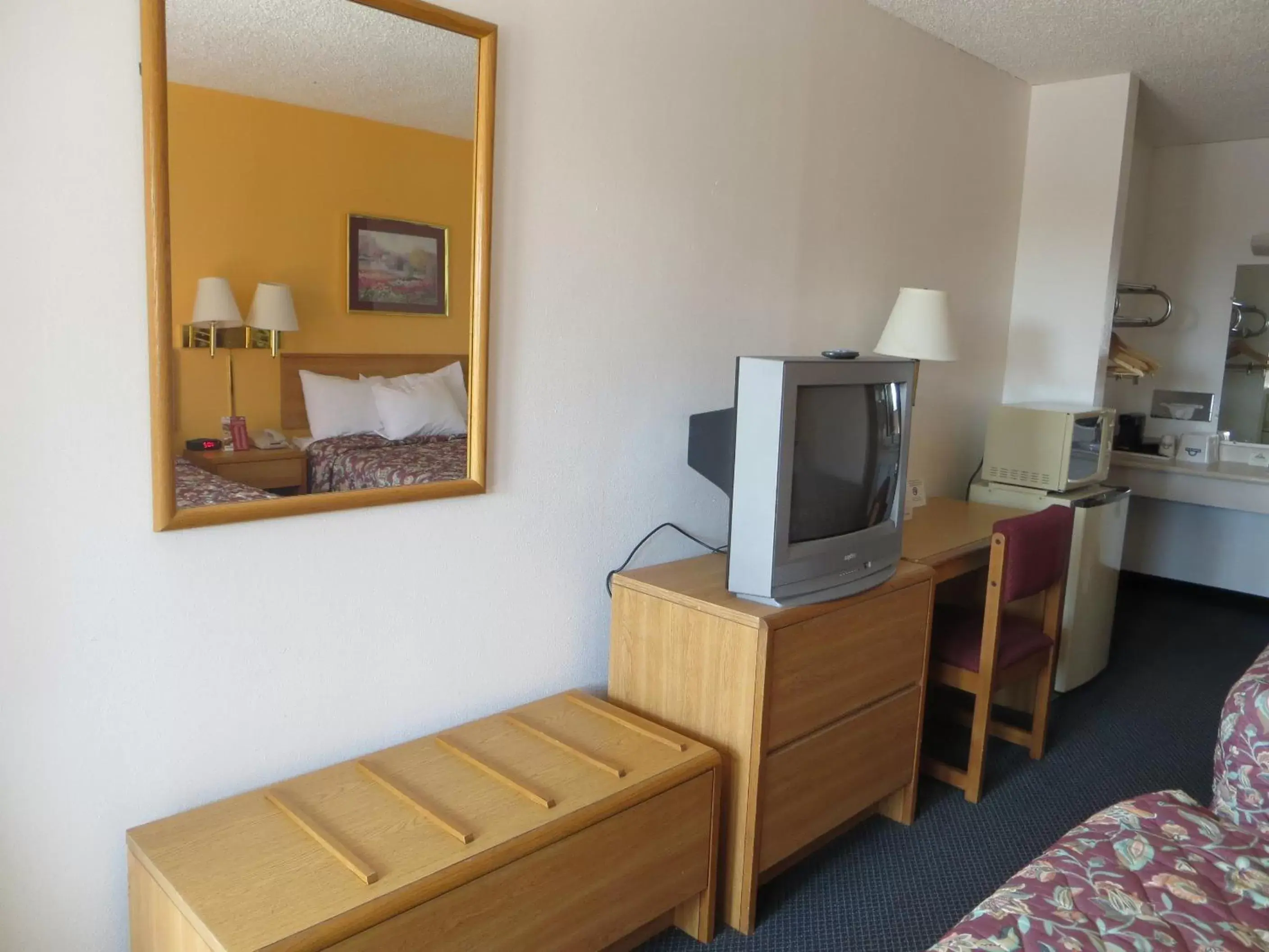 TV and multimedia, TV/Entertainment Center in Days Inn by Wyndham Kingdom City