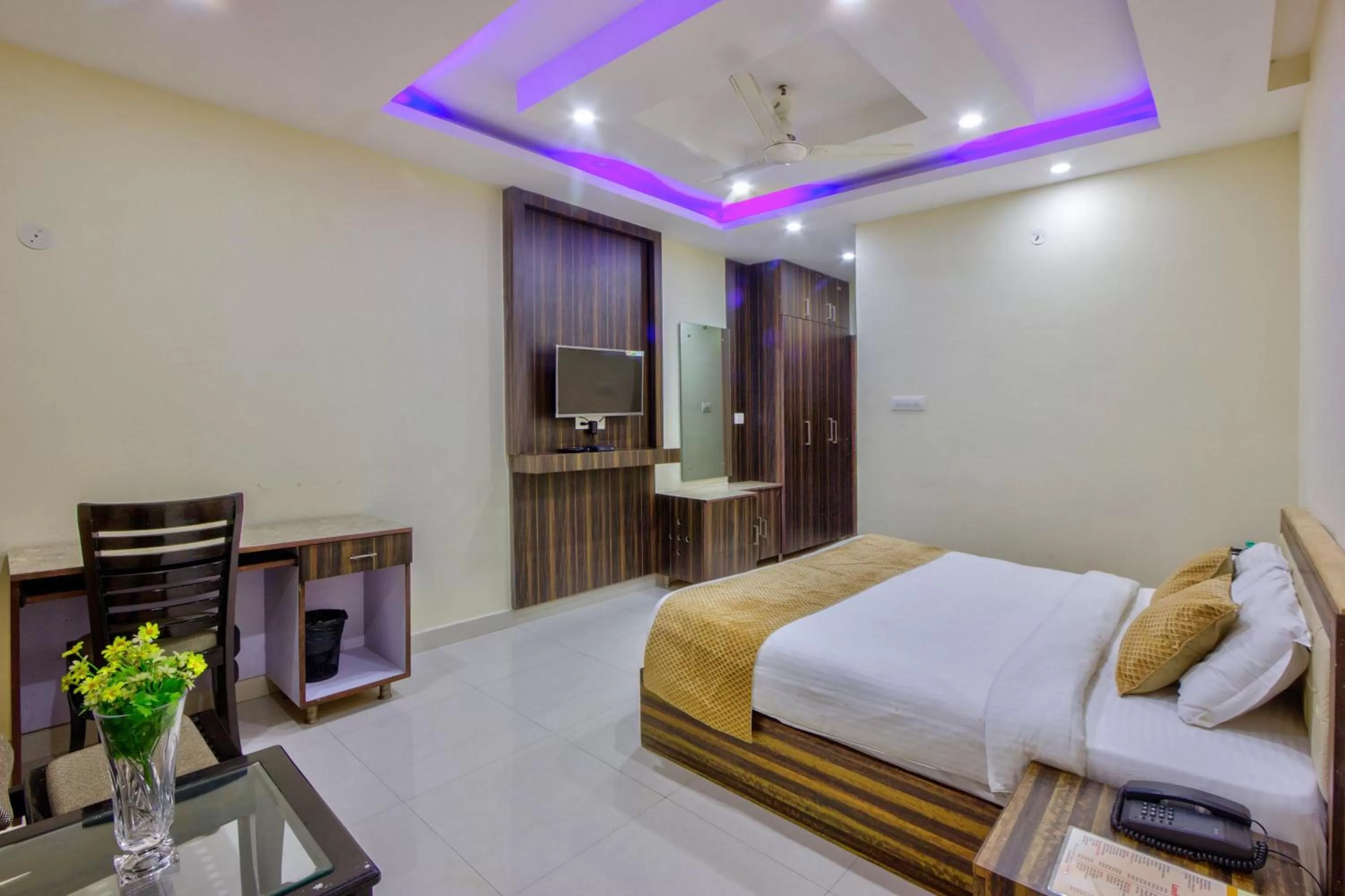 Bedroom, Bed in Hotel Bliss Valley - Hotel in Dharamshala