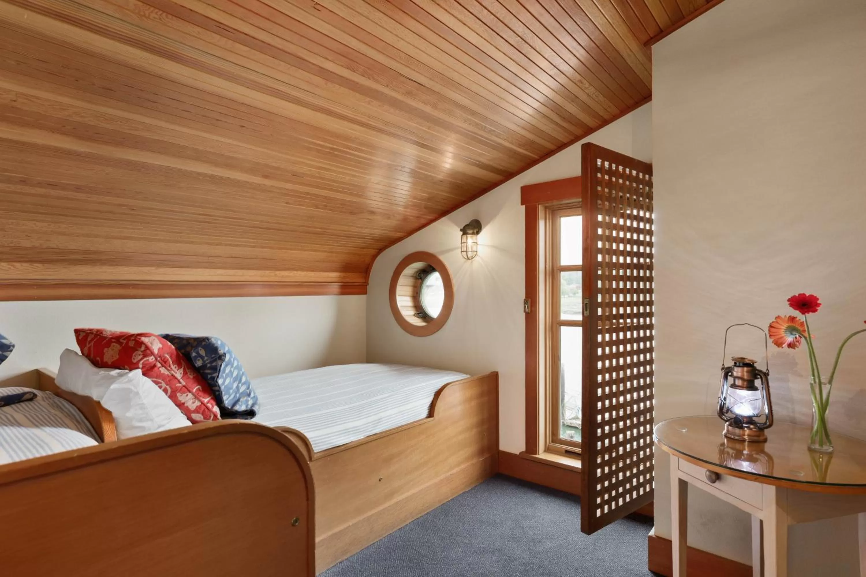 Bedroom, Bed in La Conner Channel Lodge