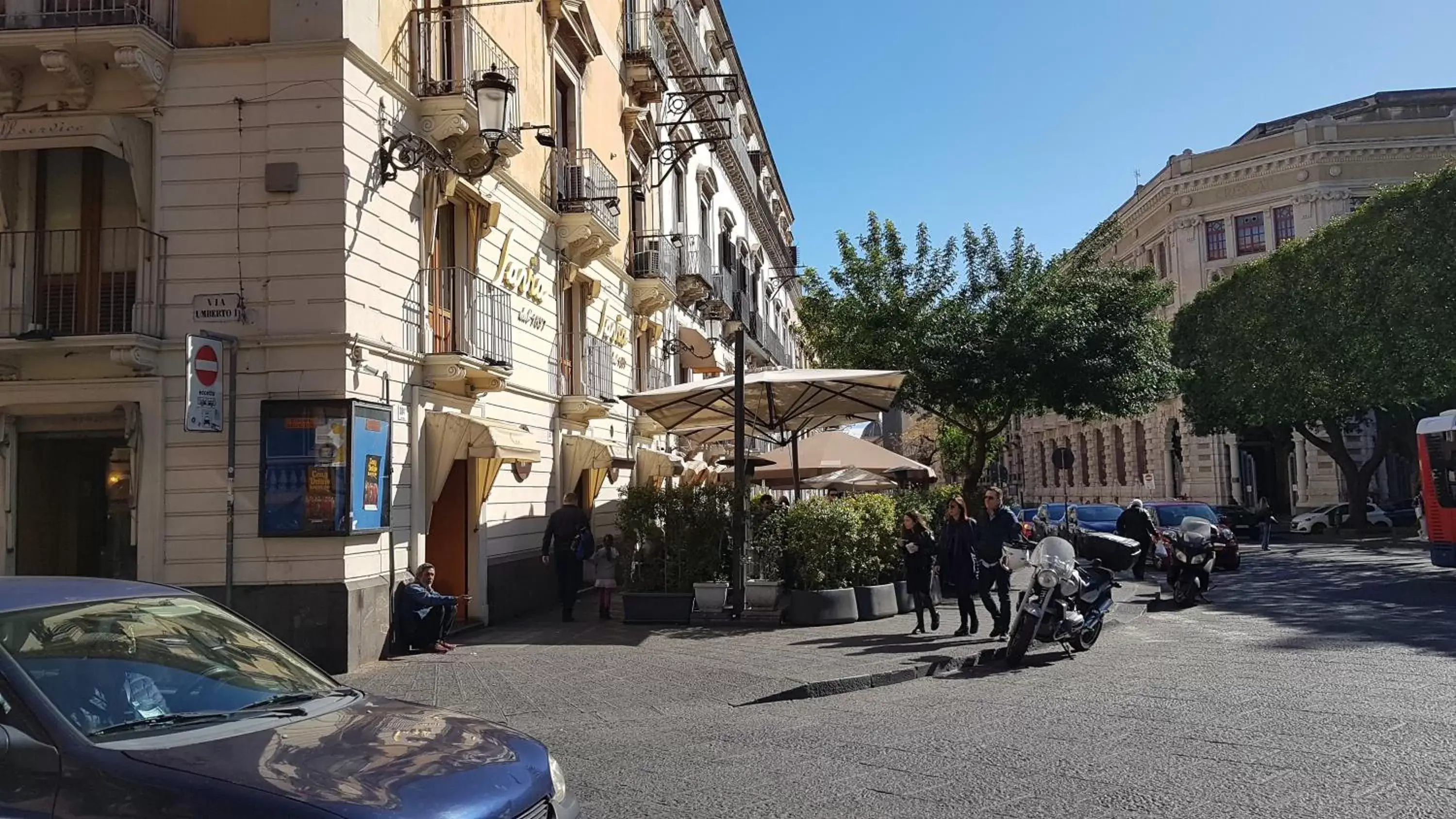 Nearby landmark, Neighborhood in B&B Giardino Bellini-centro