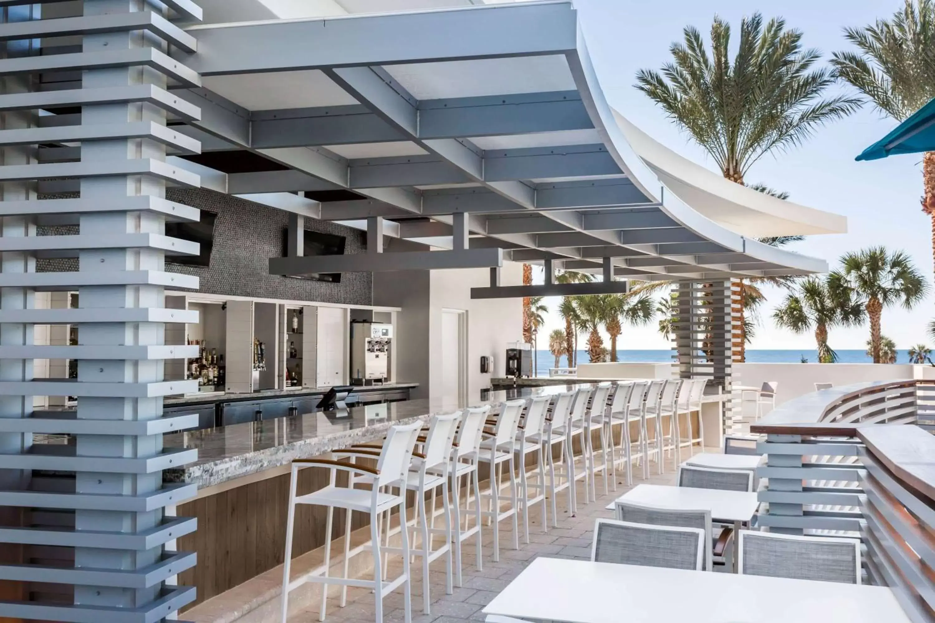 Lounge or bar in Wyndham Grand Clearwater Beach