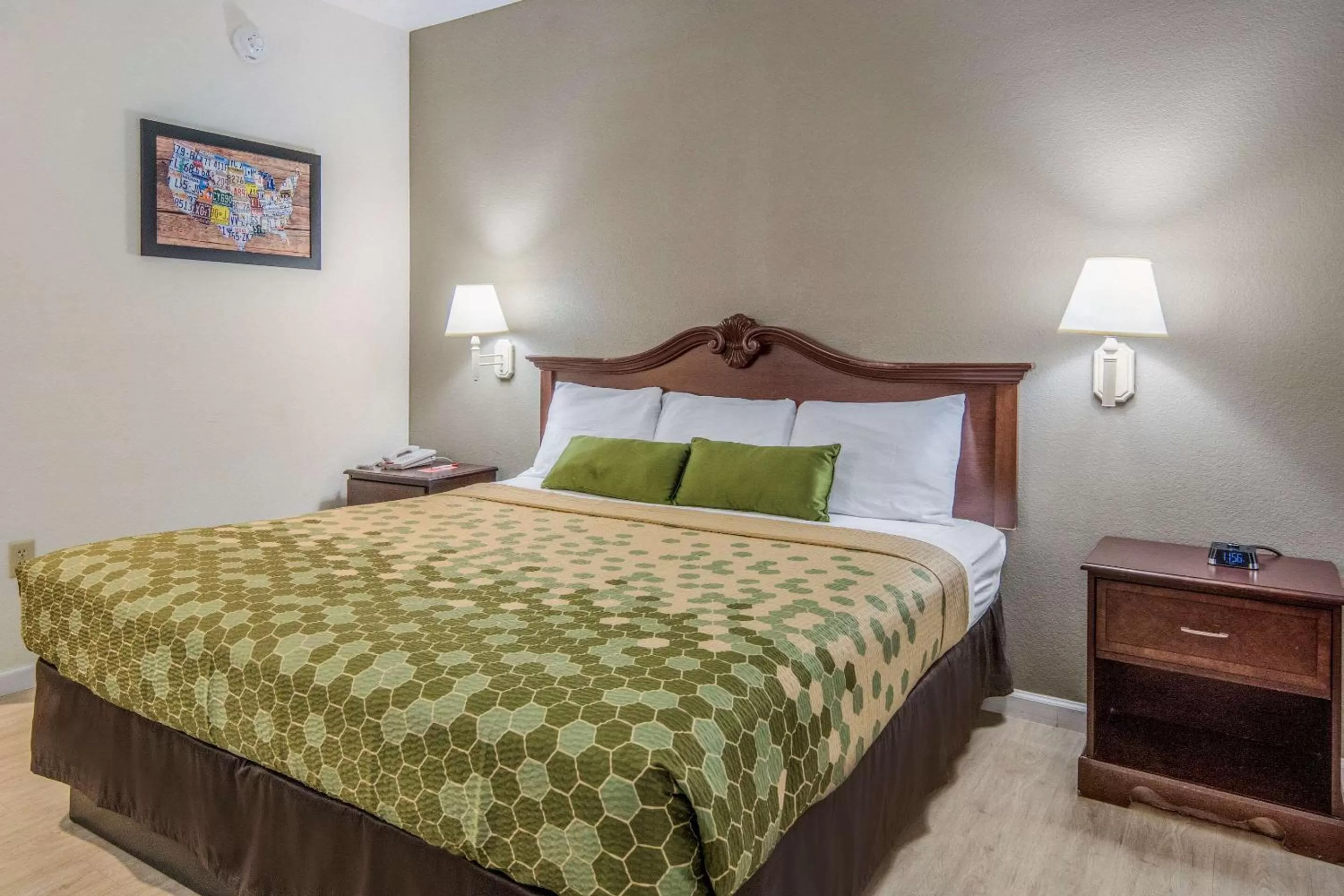 Photo of the whole room, Bed in Econo Lodge Weatherford