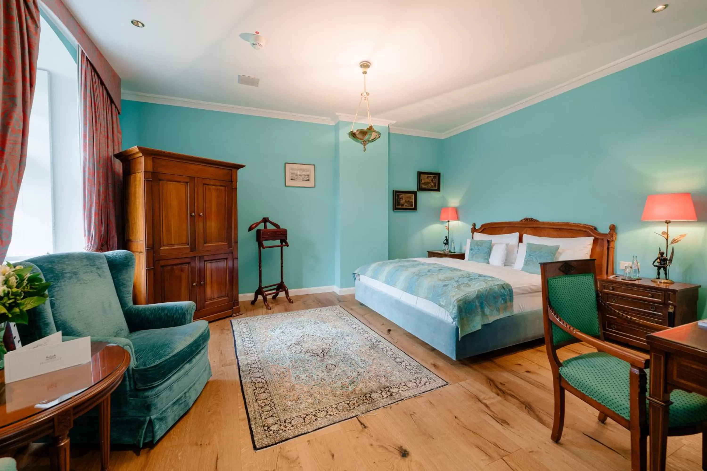 Photo of the whole room, Bed in Schlosshotel Hugenpoet