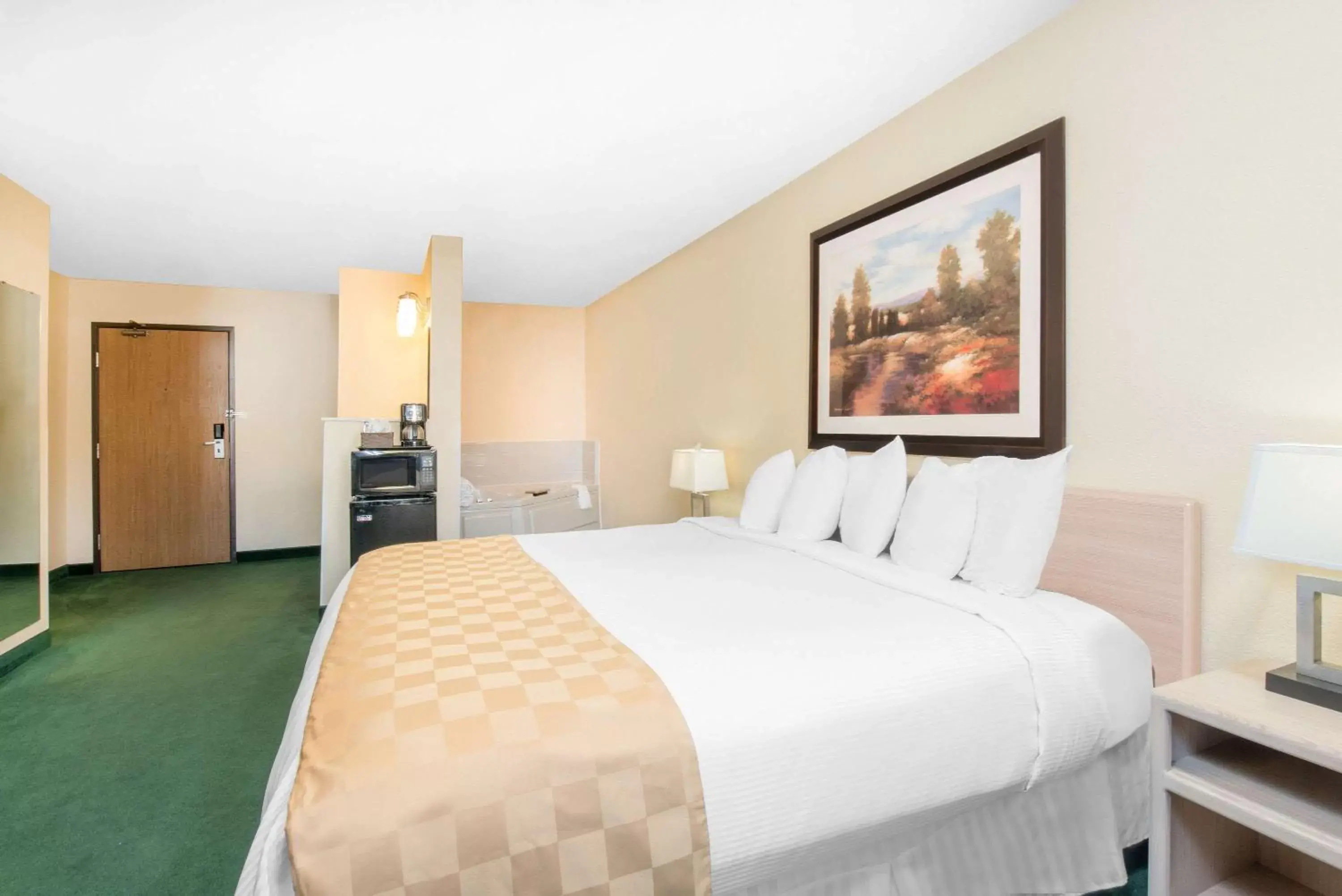 Photo of the whole room, Bed in Days Inn & Suites by Wyndham Fargo 19th Ave/Airport Dome