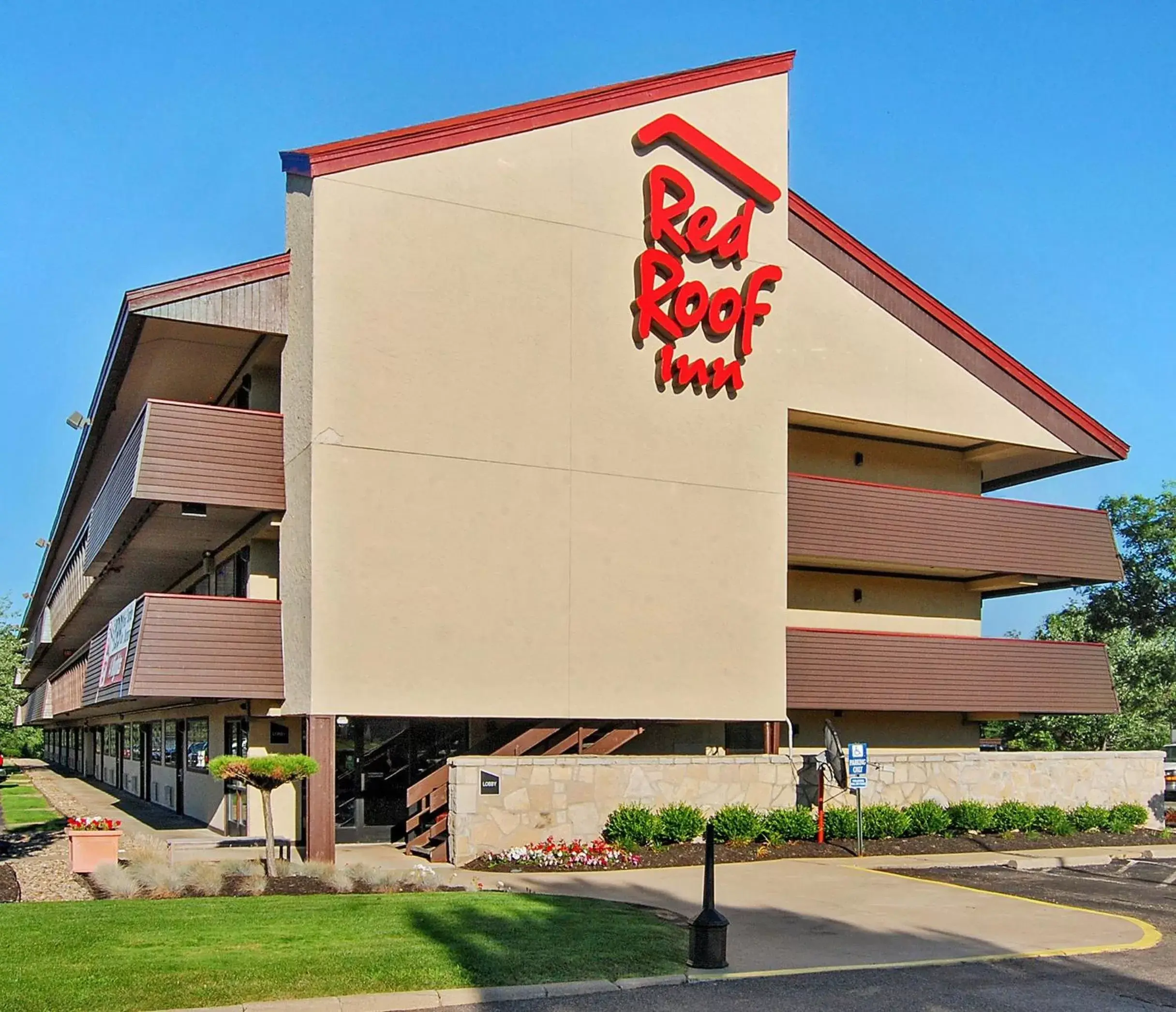 Property Building in Red Roof Inn Akron