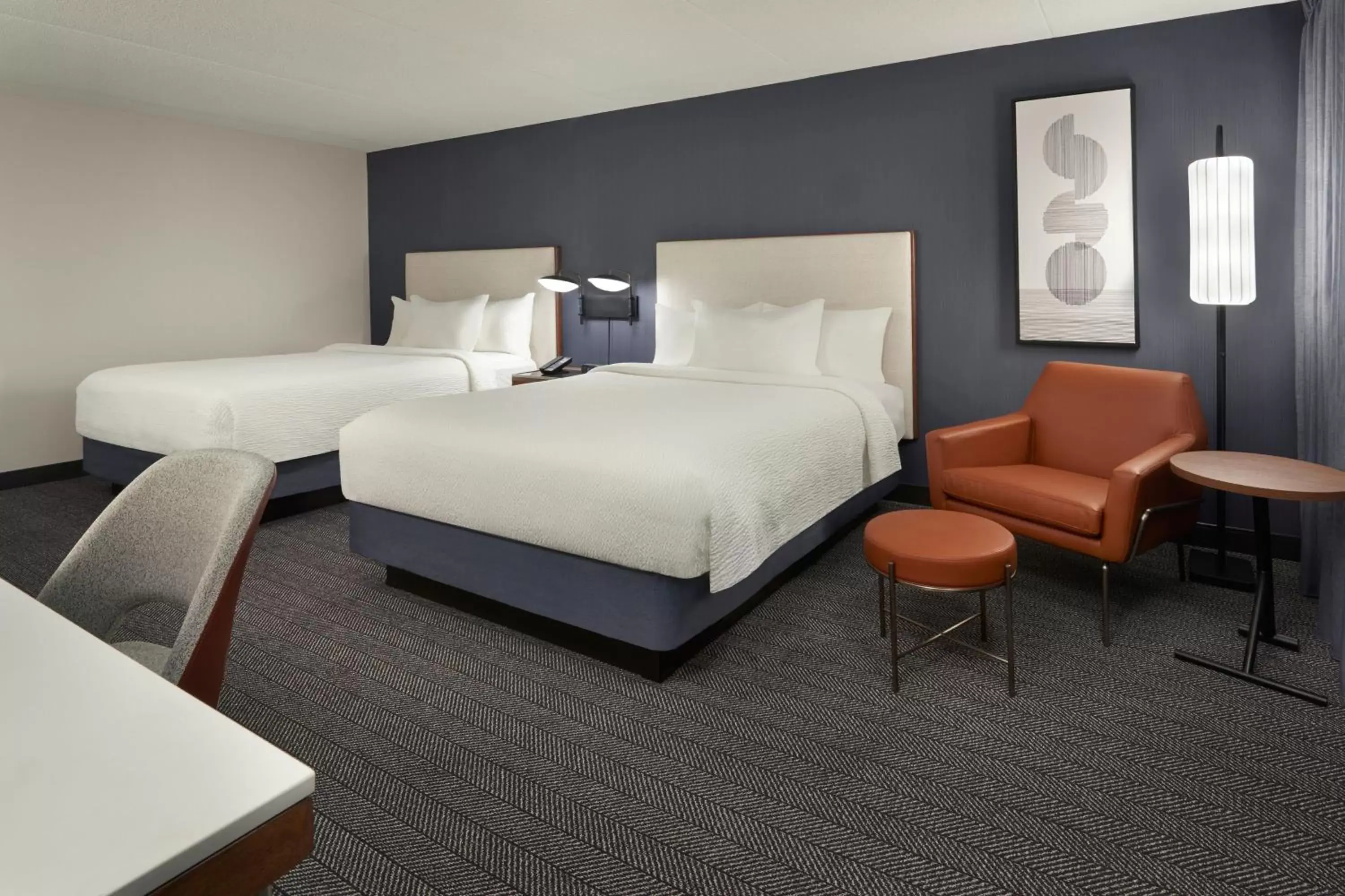 Photo of the whole room, Bed in Courtyard by Marriott Toronto Mississauga/Meadowvale