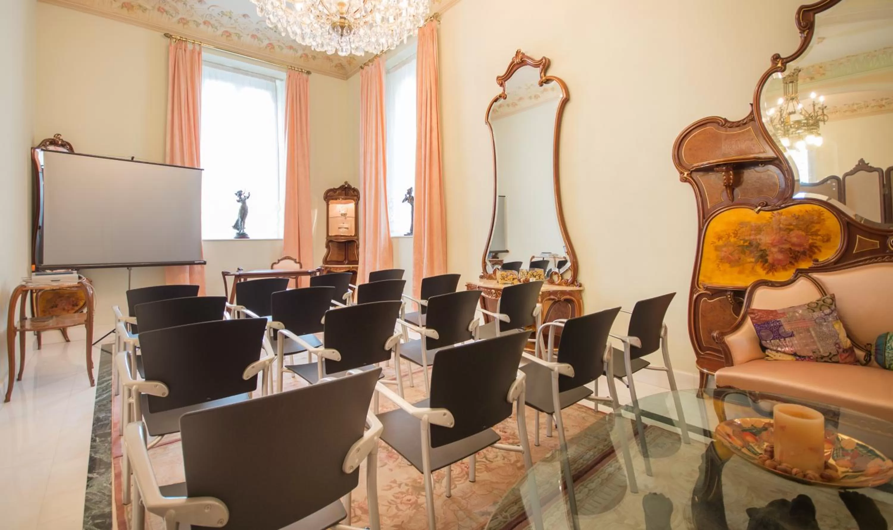 Seating area in Hotel Boutique Edelweiss La Garriga