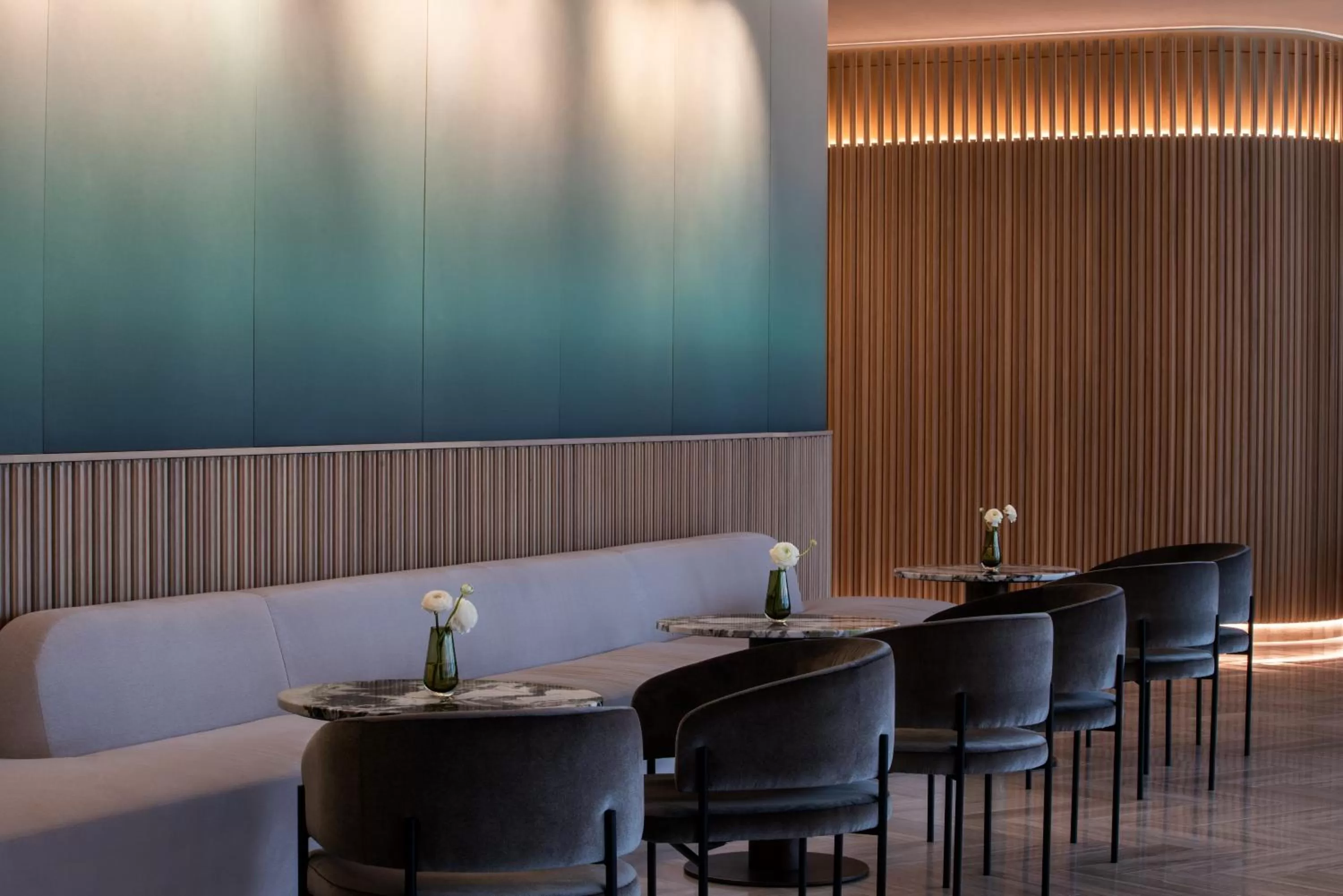 Lounge or bar in Four Seasons Hotel Montreal