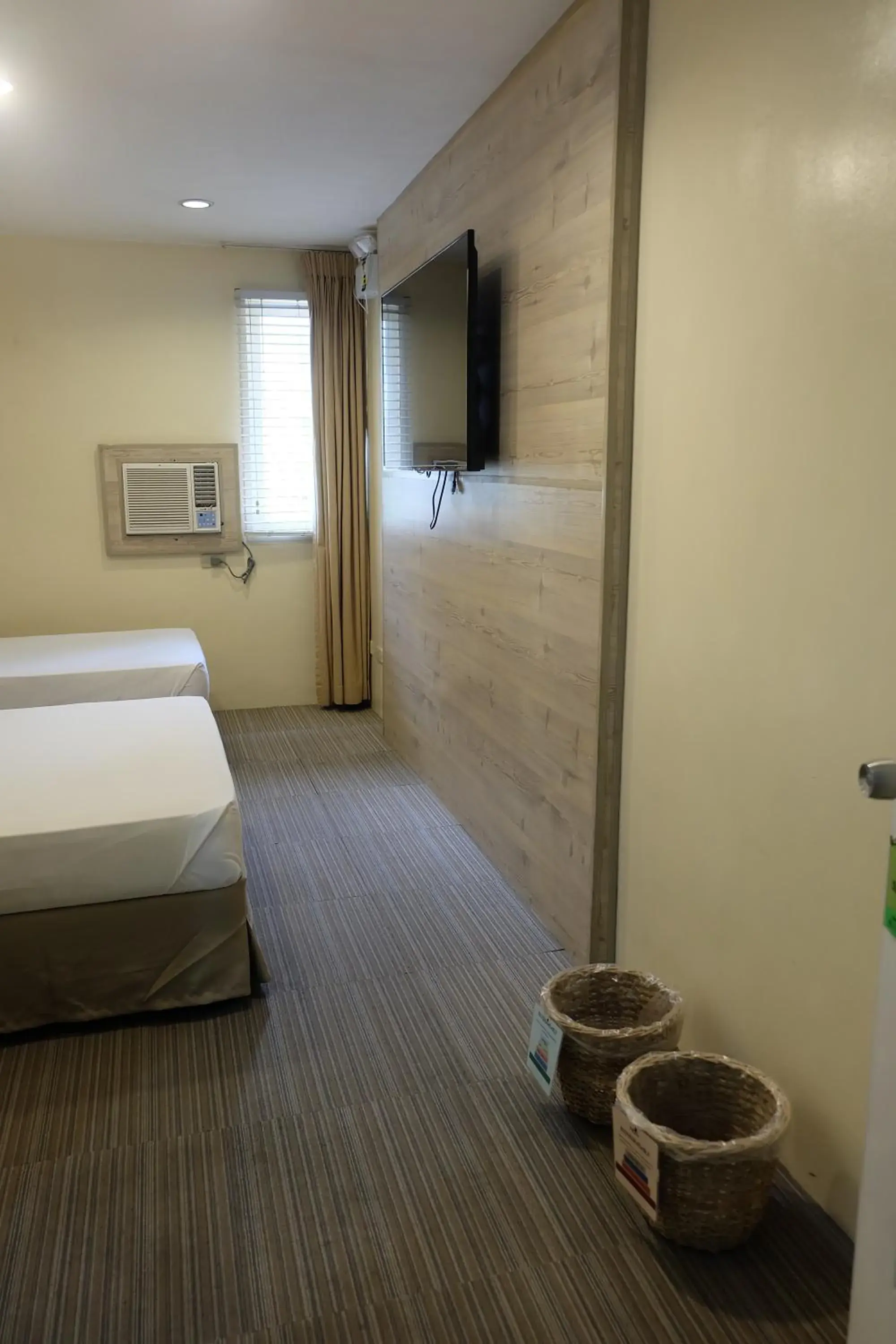 Bedroom, TV/Entertainment Center in Spaces Hotel Makati - People & Pets