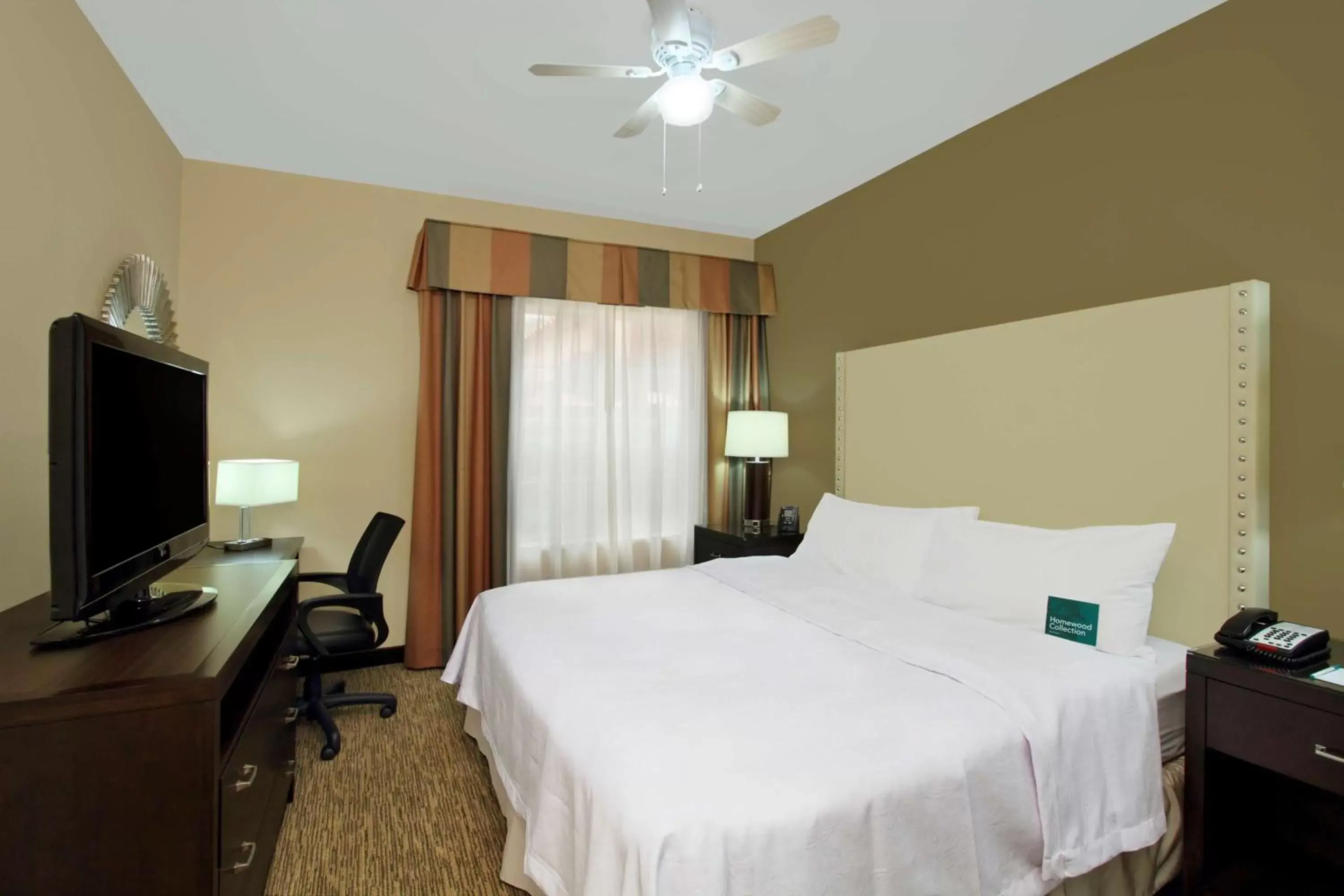 Bed in Homewood Suites by Hilton Houston-Woodlands-Shenandoah