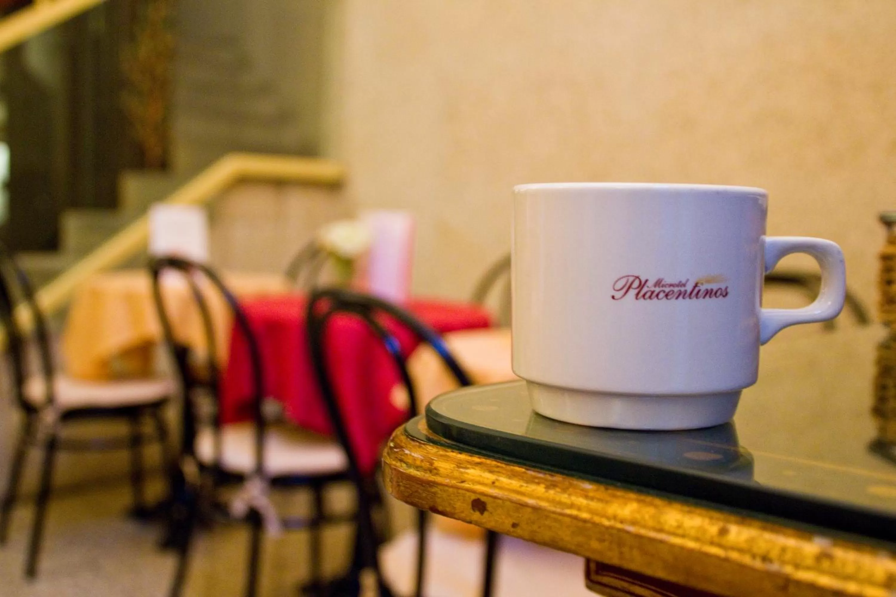 Restaurant/places to eat in Hotel Microtel Placentinos