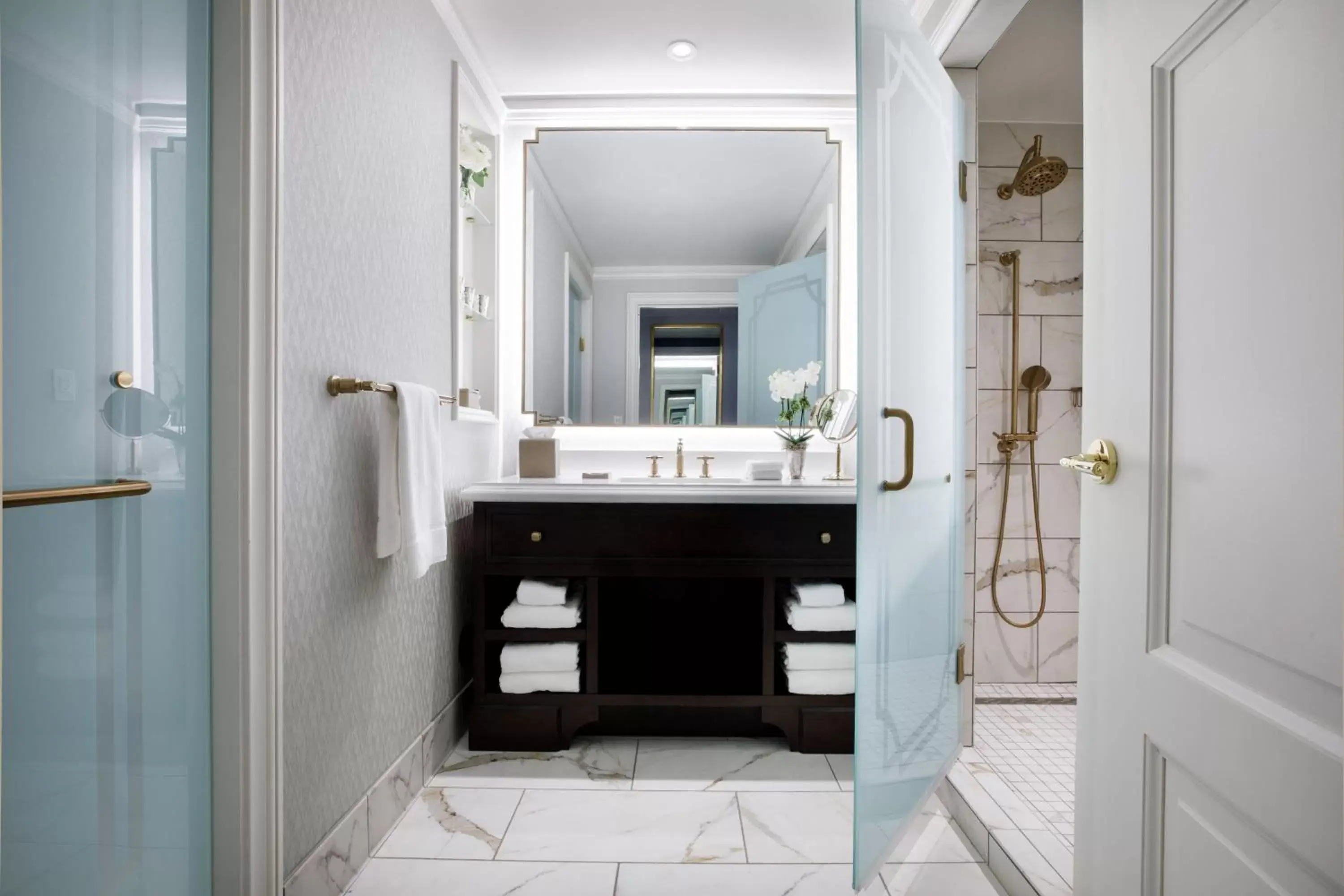 Bathroom in Hotel Carmichael, Autograph Collection