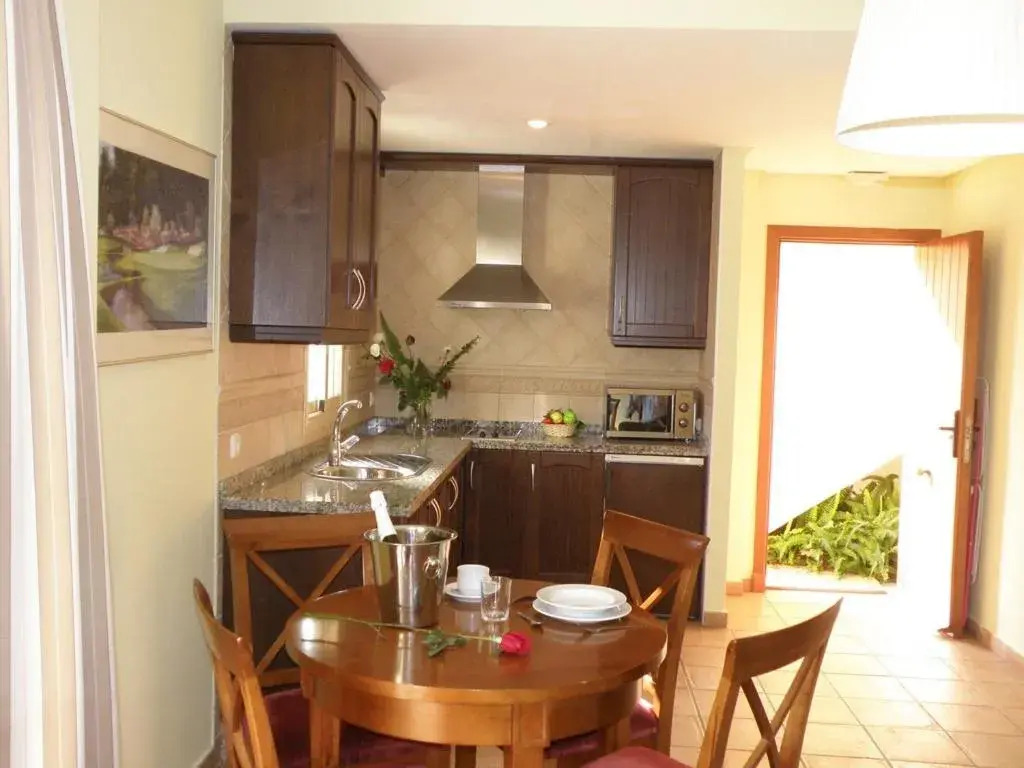 Kitchen or kitchenette, Kitchen/Kitchenette in Golf & Beach Vista Real