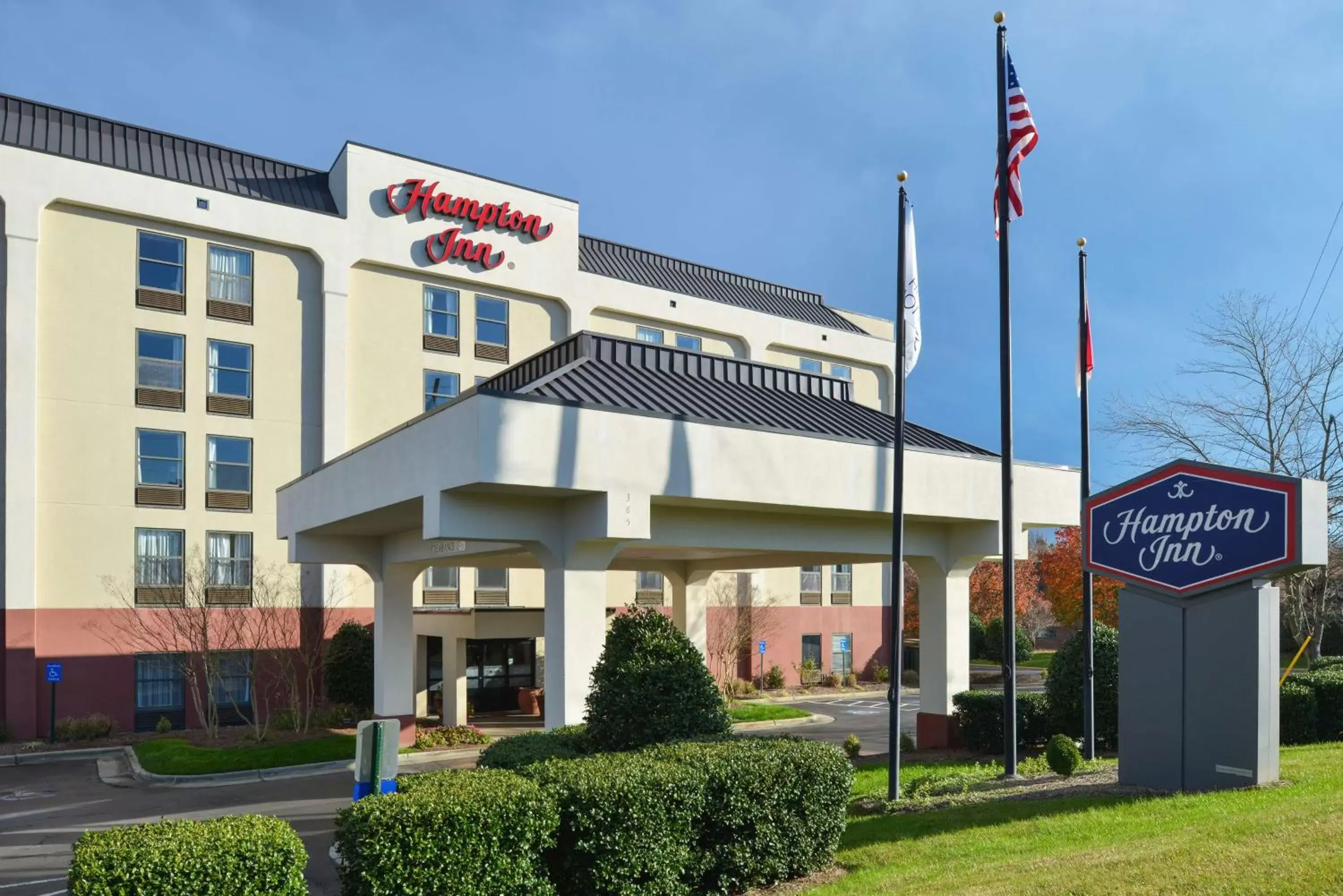 Property Building in Hampton Inn Henderson