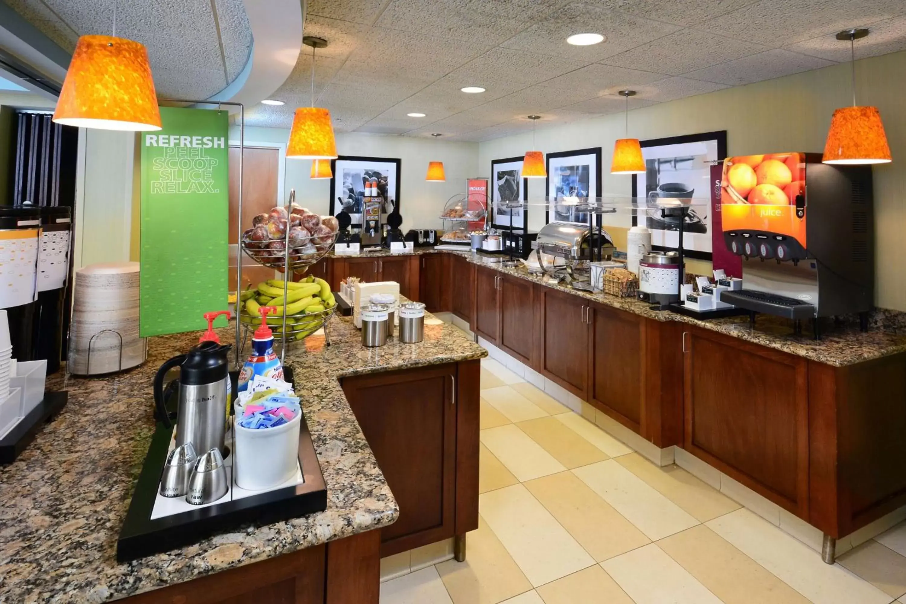 Dining area, Restaurant/Places to Eat in Hampton Inn Charlotte North Lake Norman