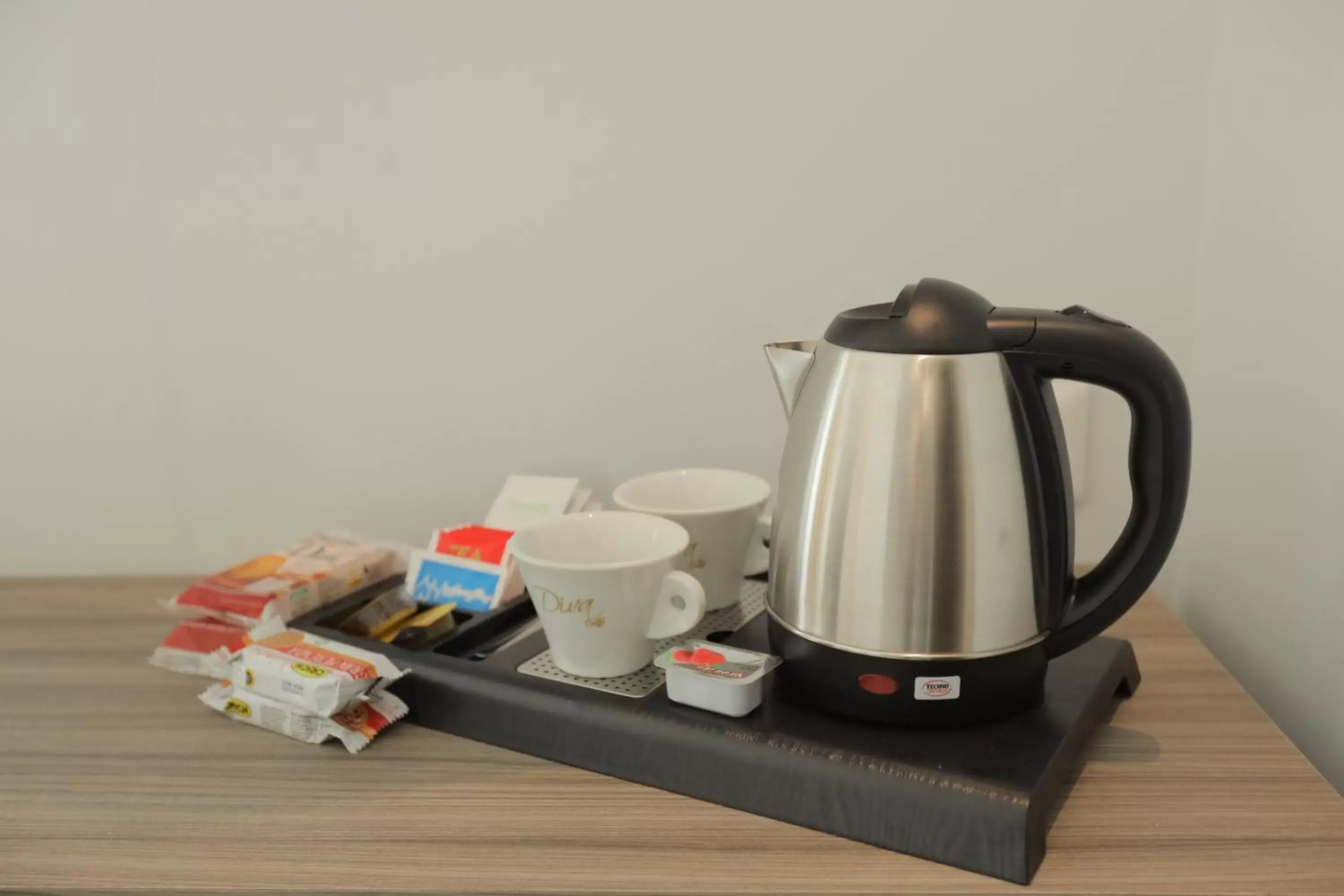 Coffee/tea facilities in Napoli Suite