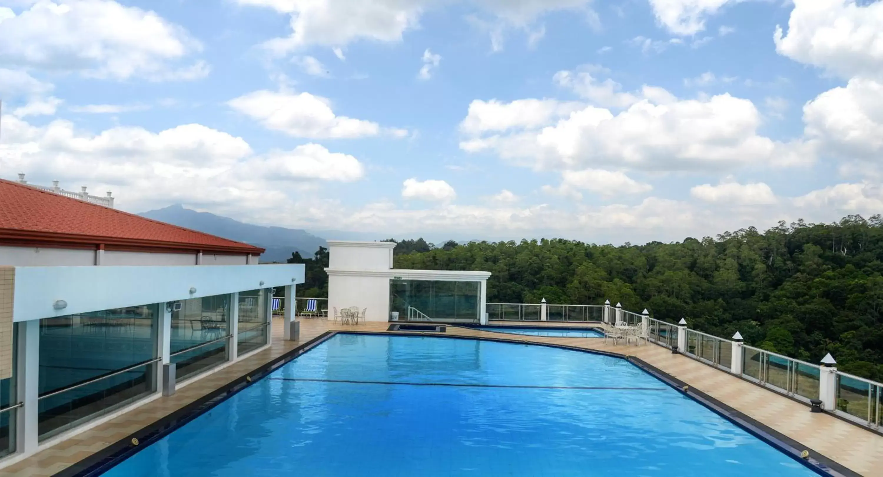 Swimming Pool in The Grand Kandyan