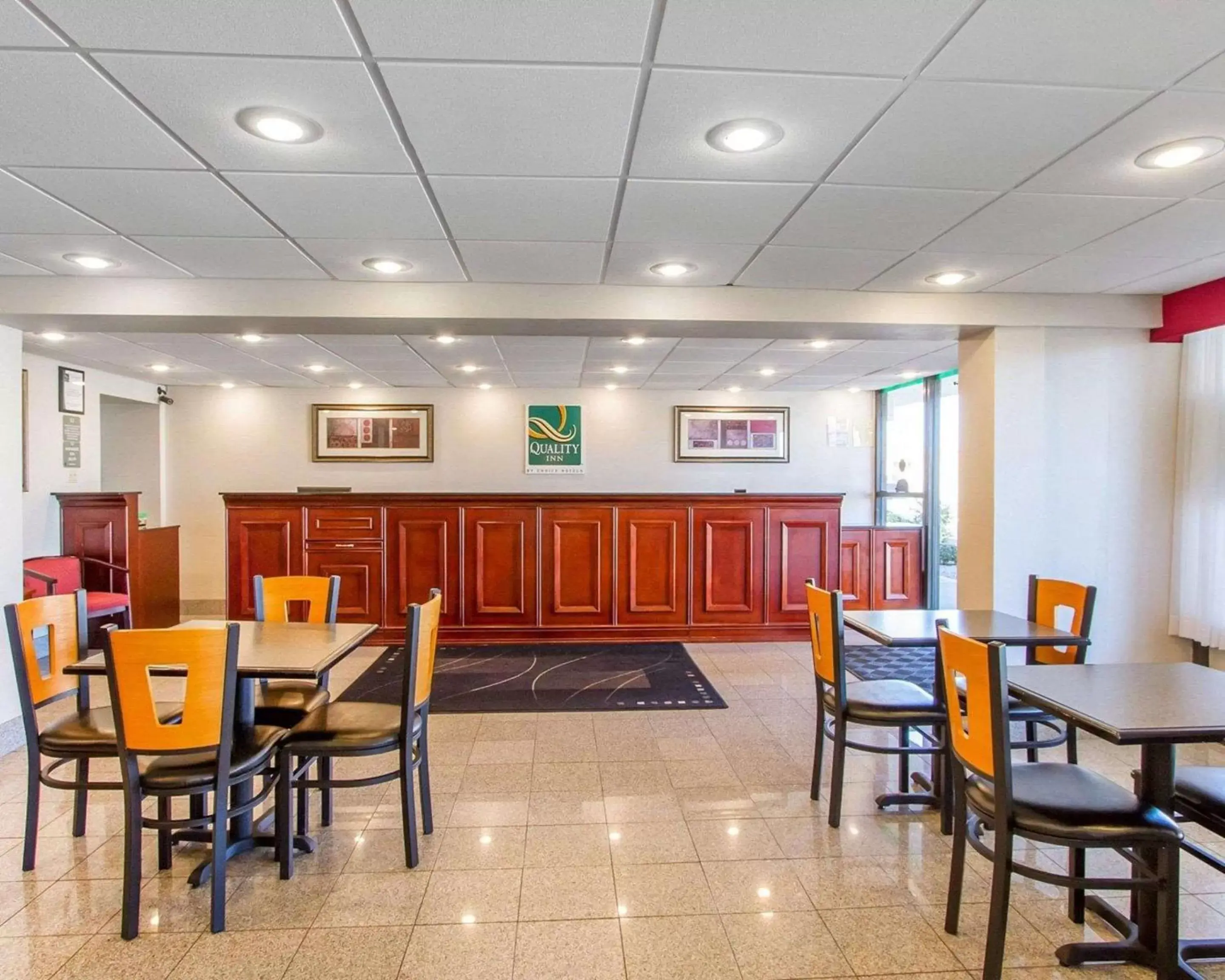 Lobby or reception, Restaurant/Places to Eat in Quality Inn Dyersburg I-155