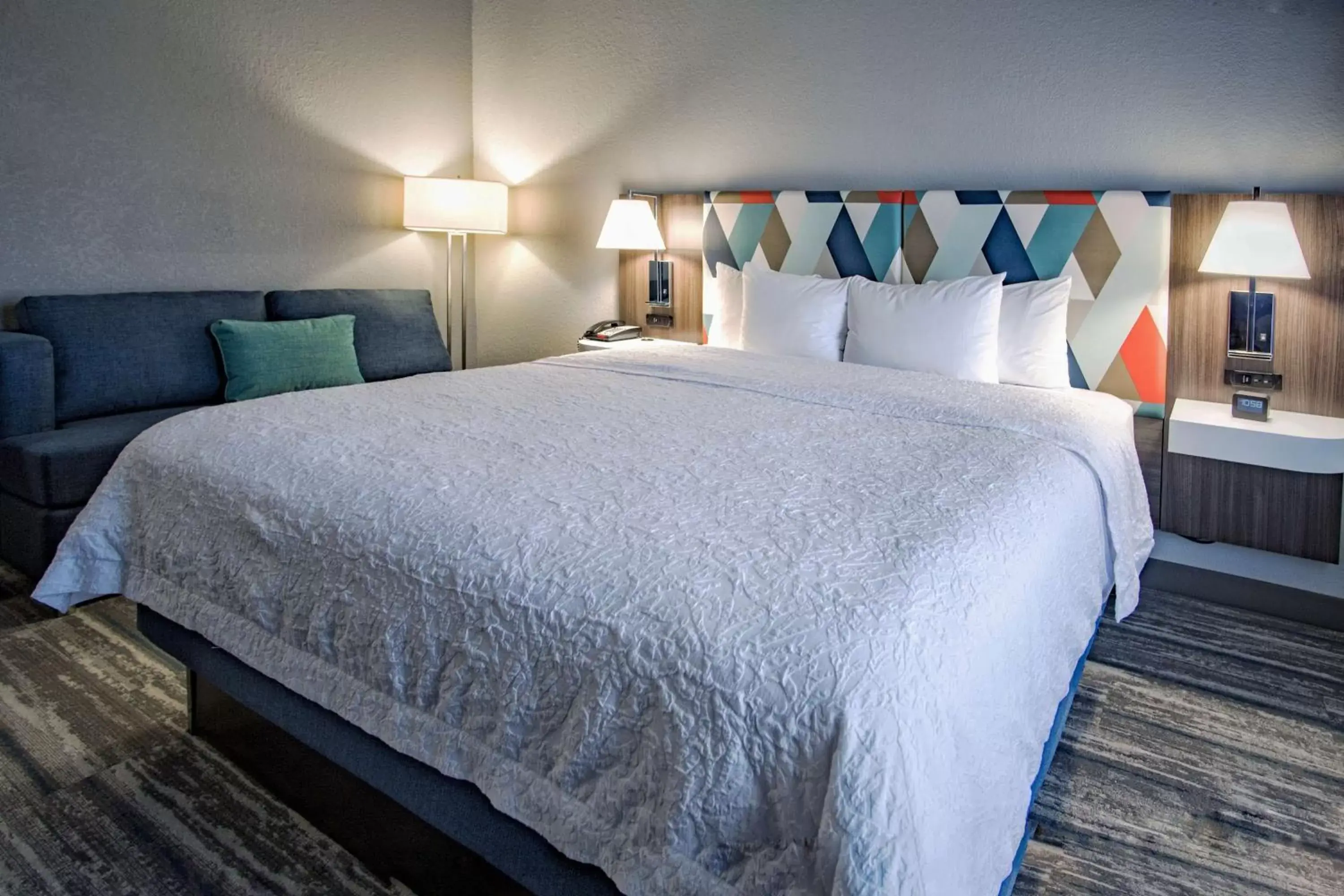 Living room, Bed in Hampton Inn Oklahoma City/Yukon