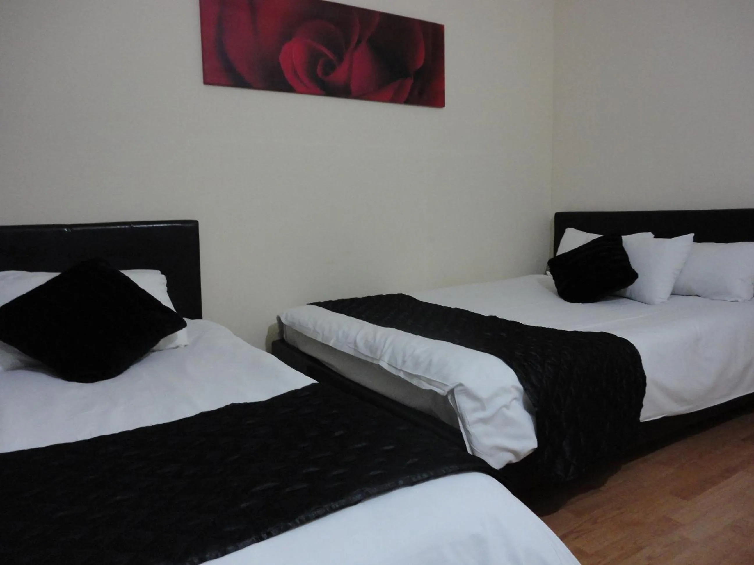 Photo of the whole room, Bed in City View Hotel - Roman Road Market