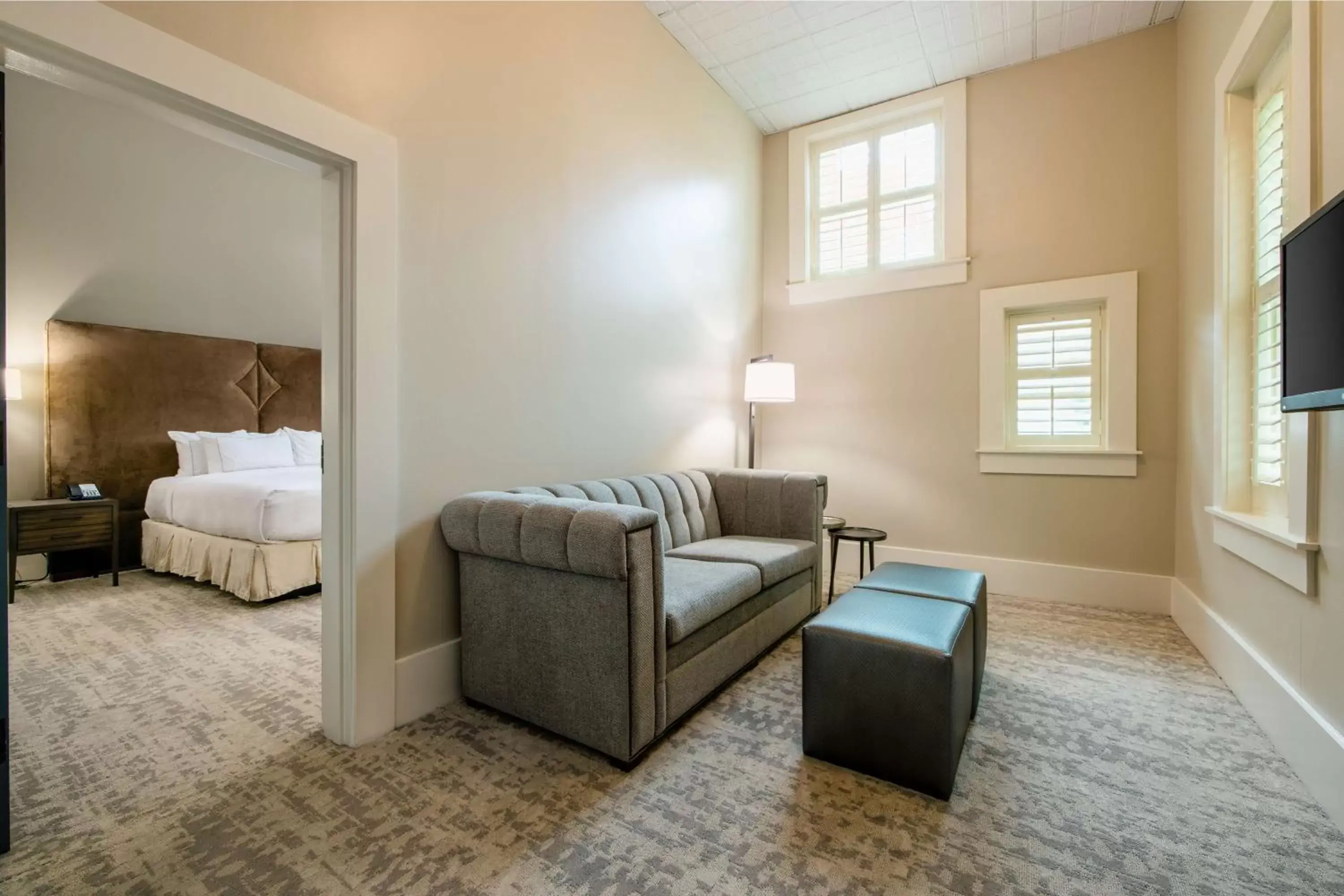 Bedroom, Seating Area in Hotel Florence, Tapestry Collection by Hilton