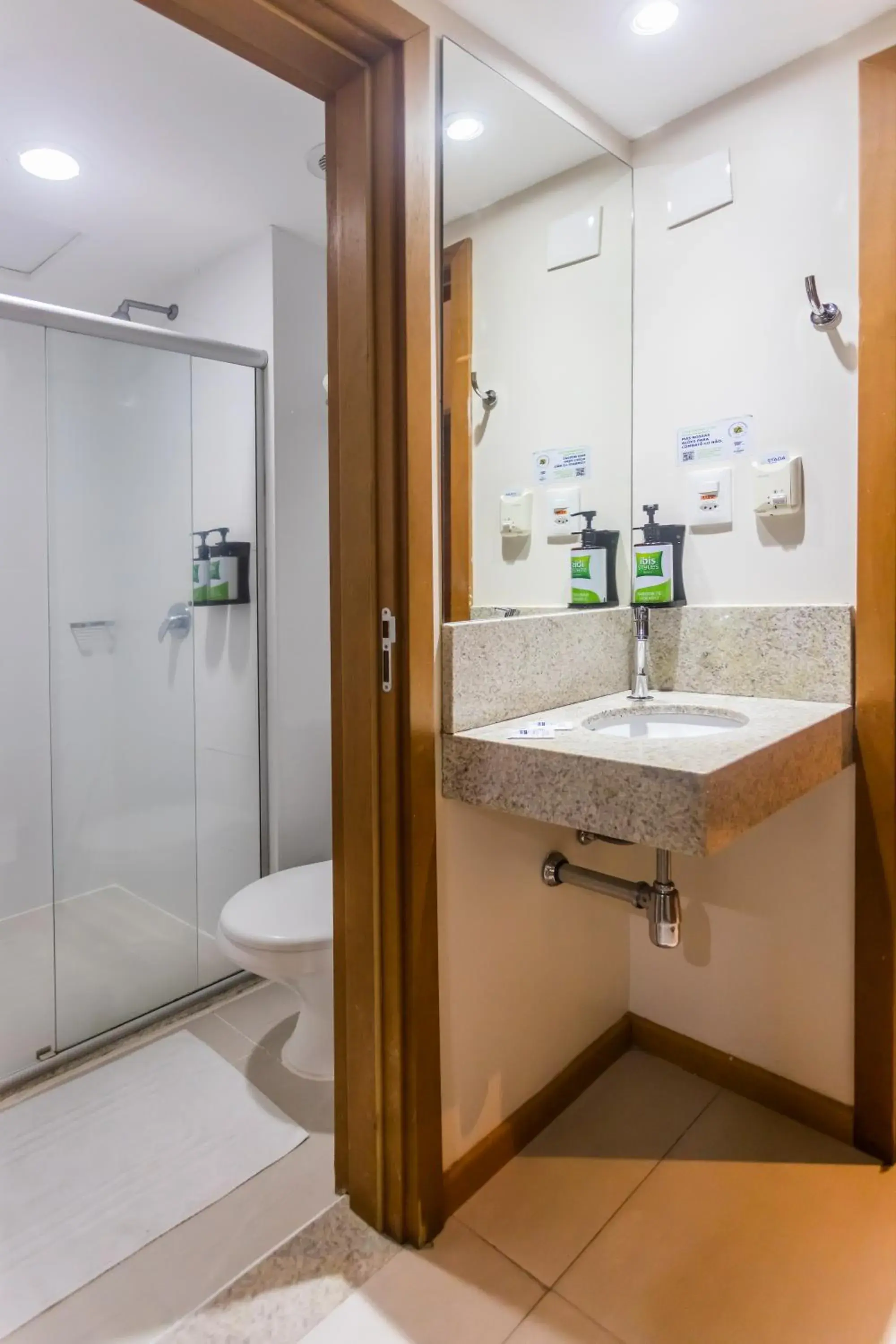 Bathroom in Ibis Styles Belém Hangar