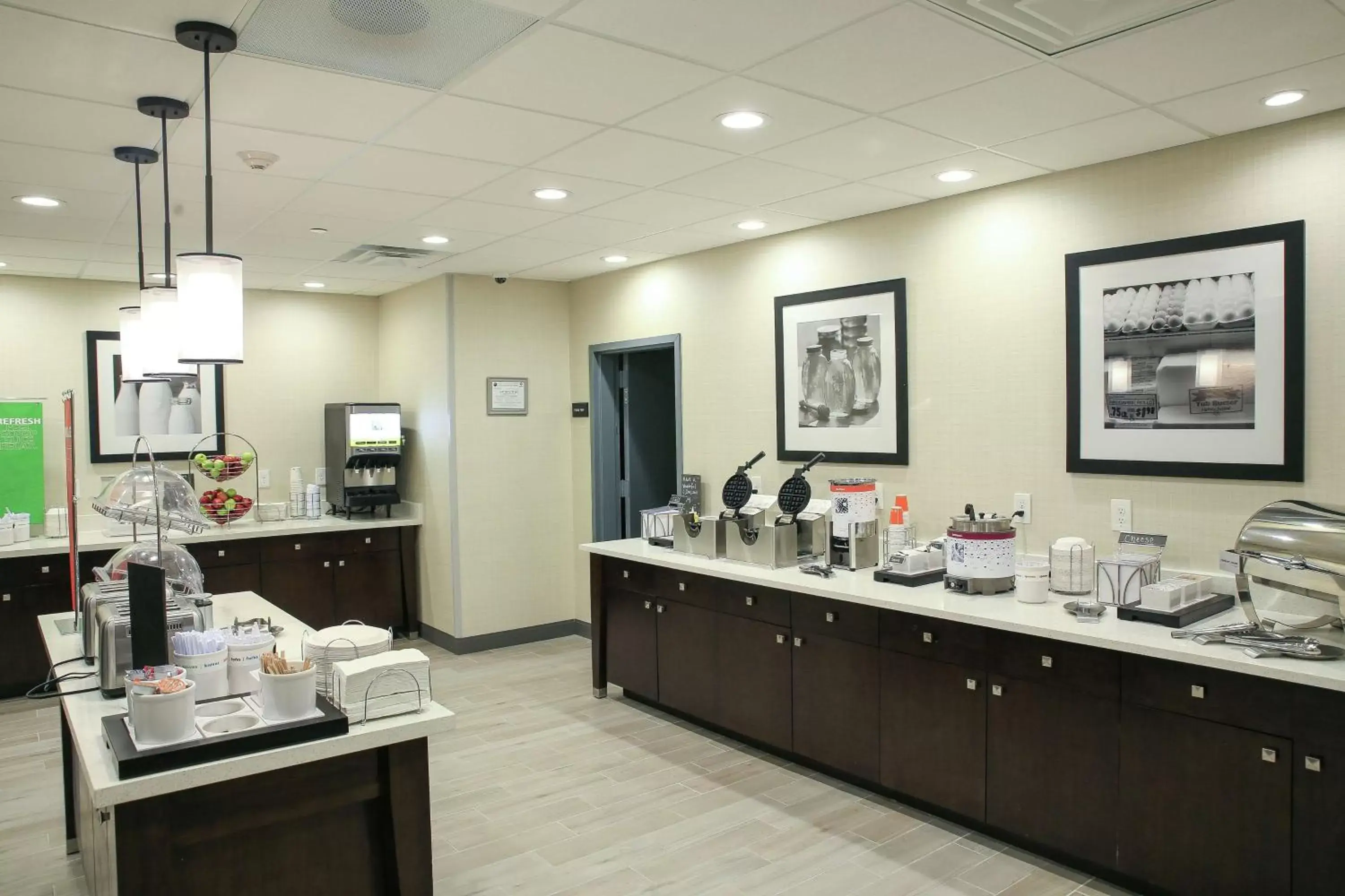 Restaurant/places to eat in Hampton Inn & Suites Mount Laurel/Moorestown Restaurant/places to eat in Hampton Inn & Suites Mount Laurel/Moorestown