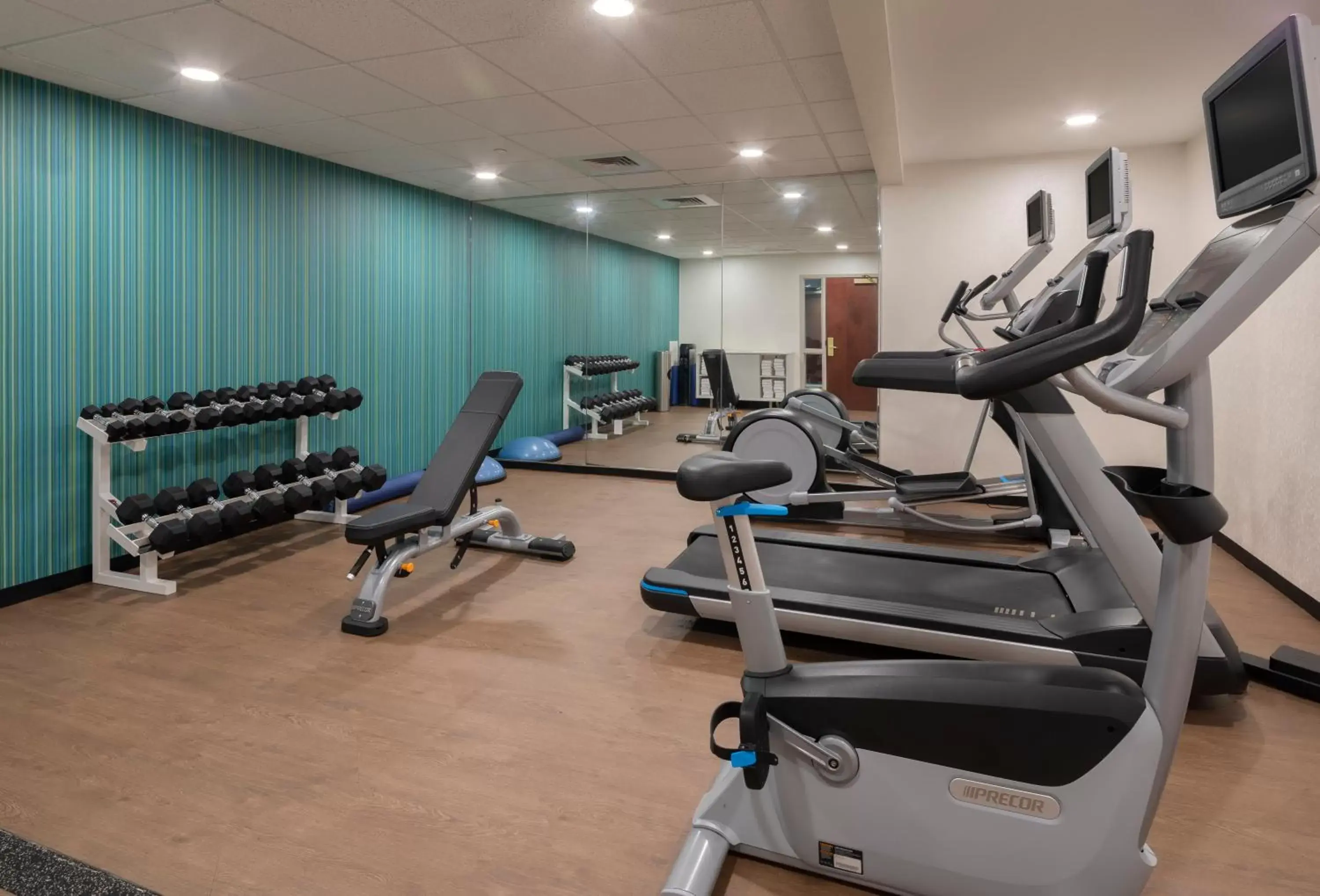 Spa and wellness centre/facilities, Fitness Center/Facilities in Holiday Inn Express & Suites Tilton, an IHG Hotel