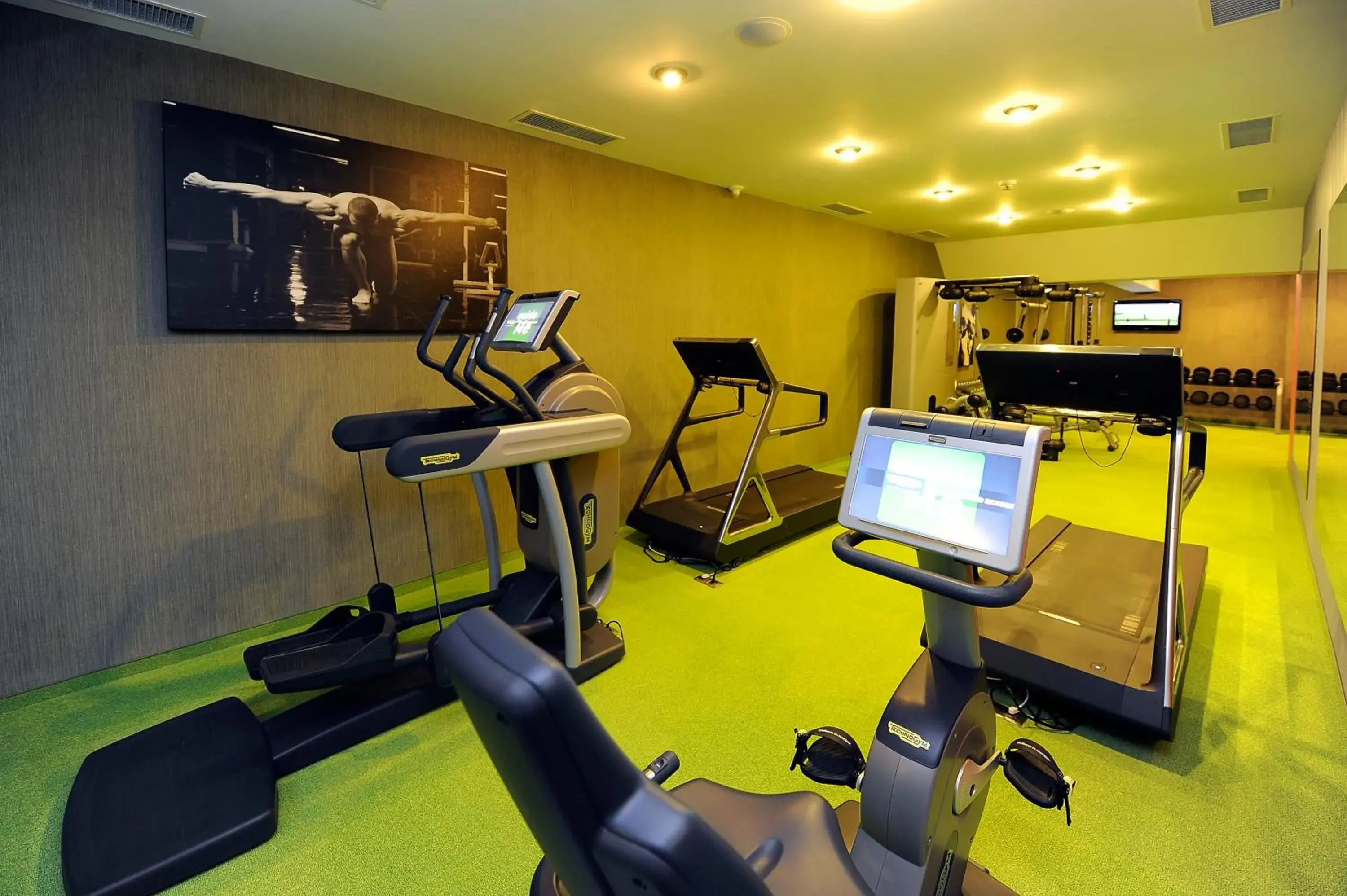Fitness centre/facilities, Fitness Center/Facilities in Plaza V Hotel