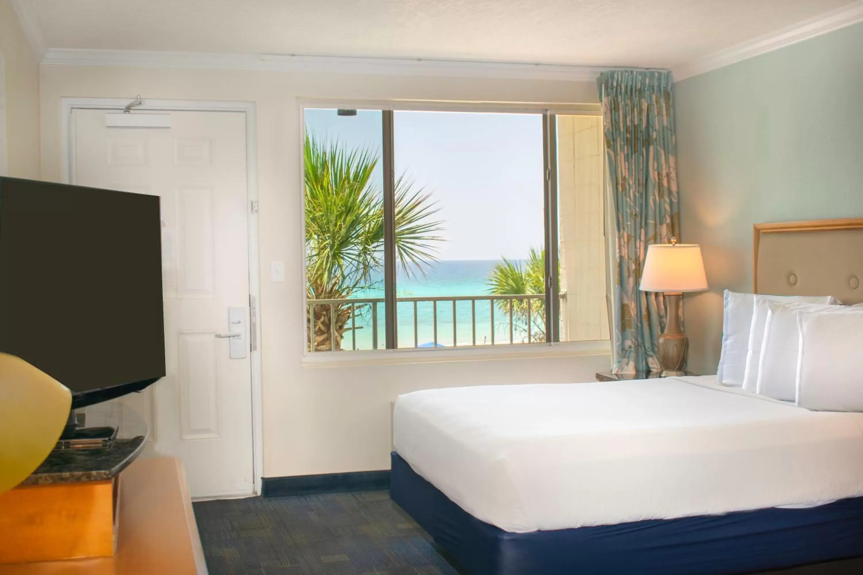 Queen Room with Pool View - Accessible in Beachside Resort Panama City Beach