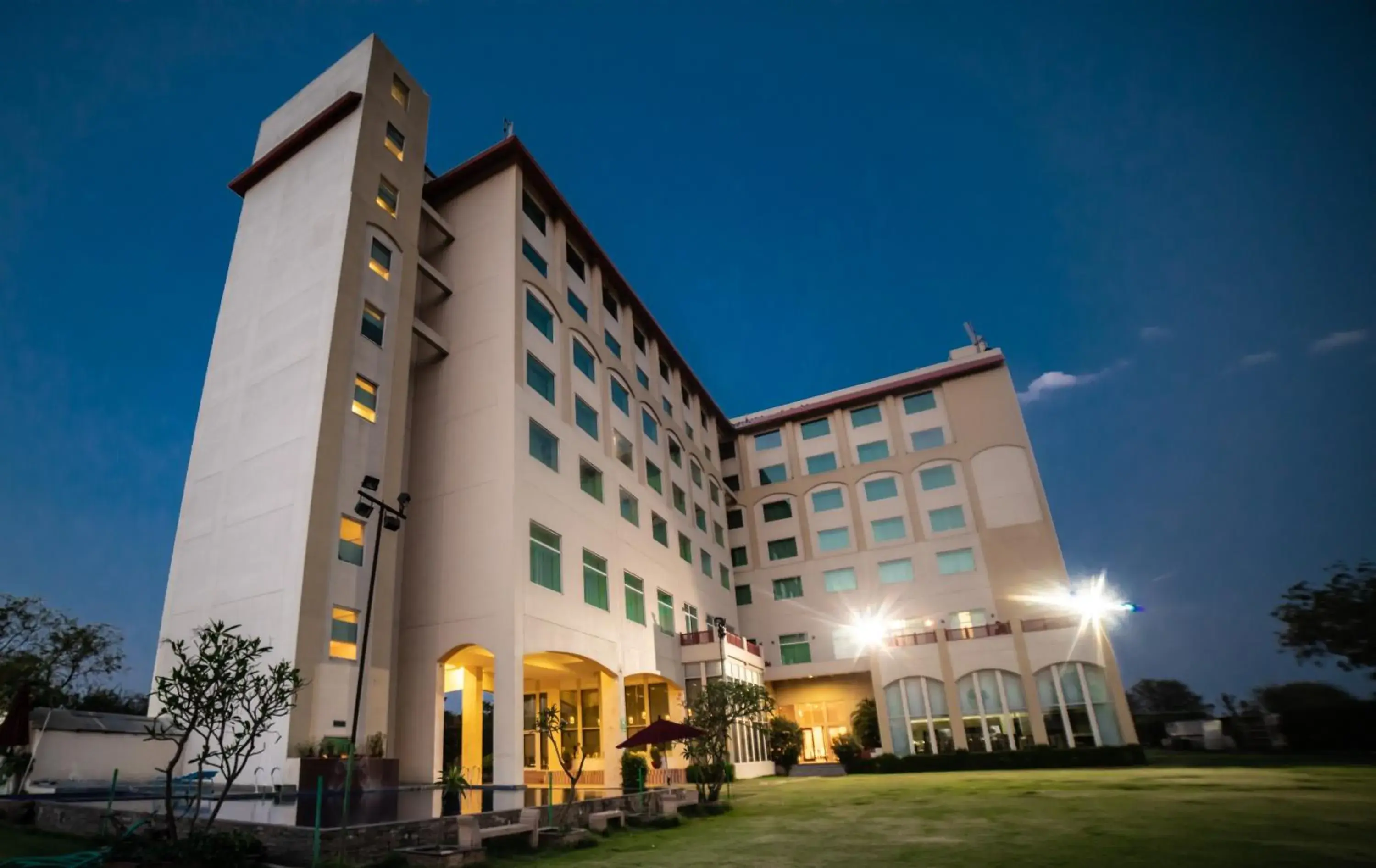 Property building in Ramada by Wyndham Jaipur Jaisinghpura Property building in Ramada by Wyndham Jaipur Jaisinghpura