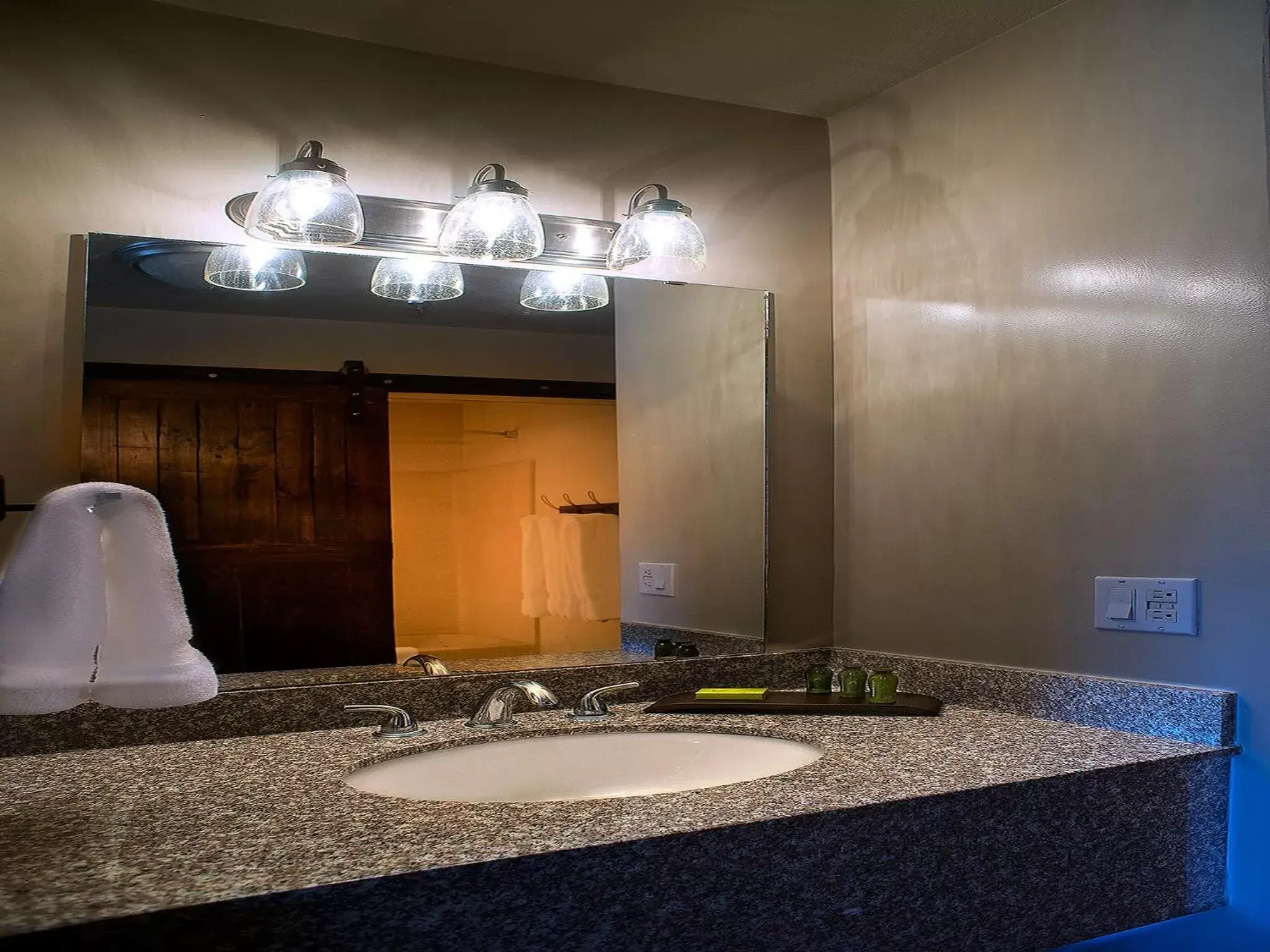 Bathroom in Hotel Parker at Quarter Circle 7