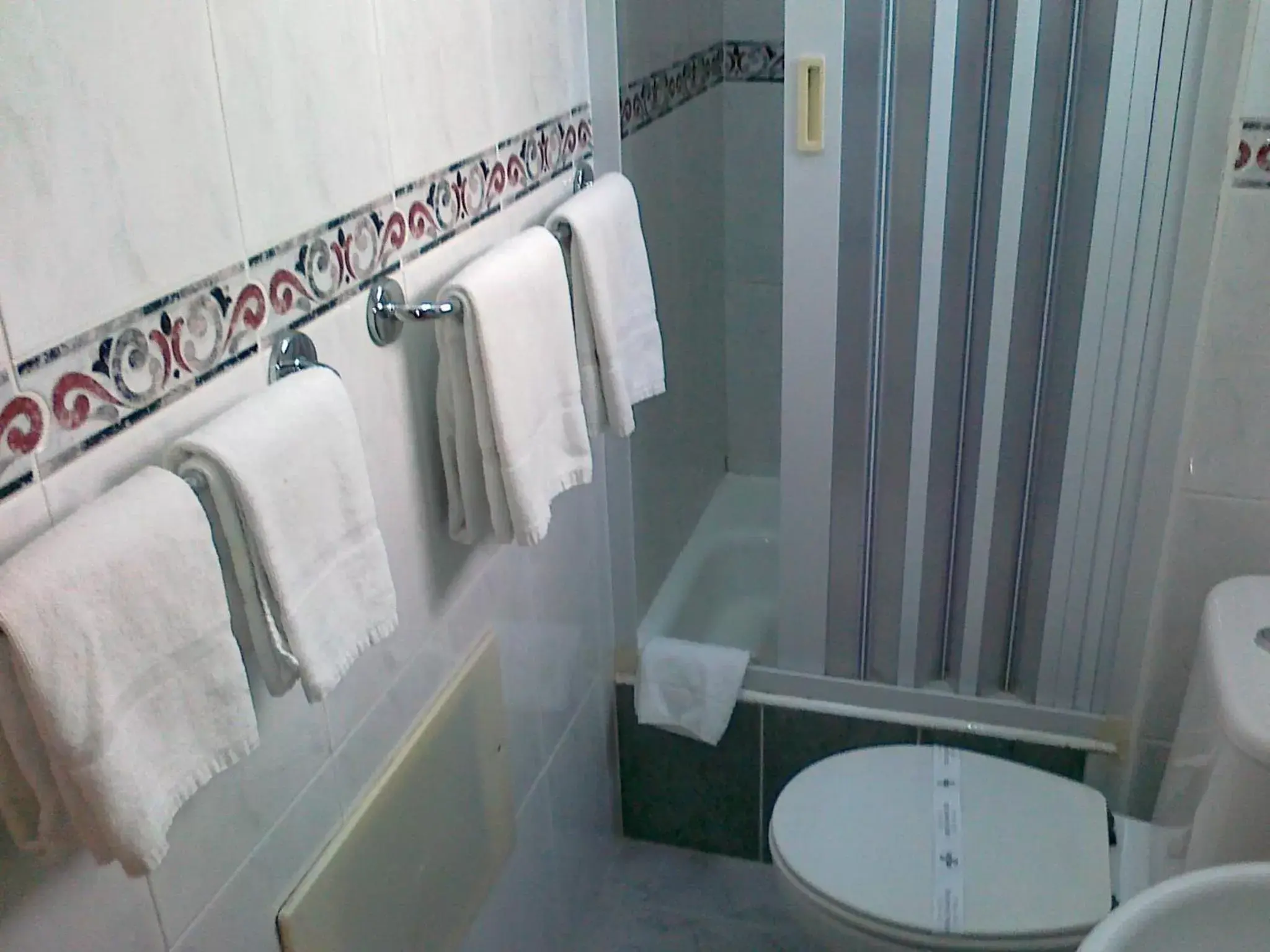 Bathroom in Real Caparica Hotel