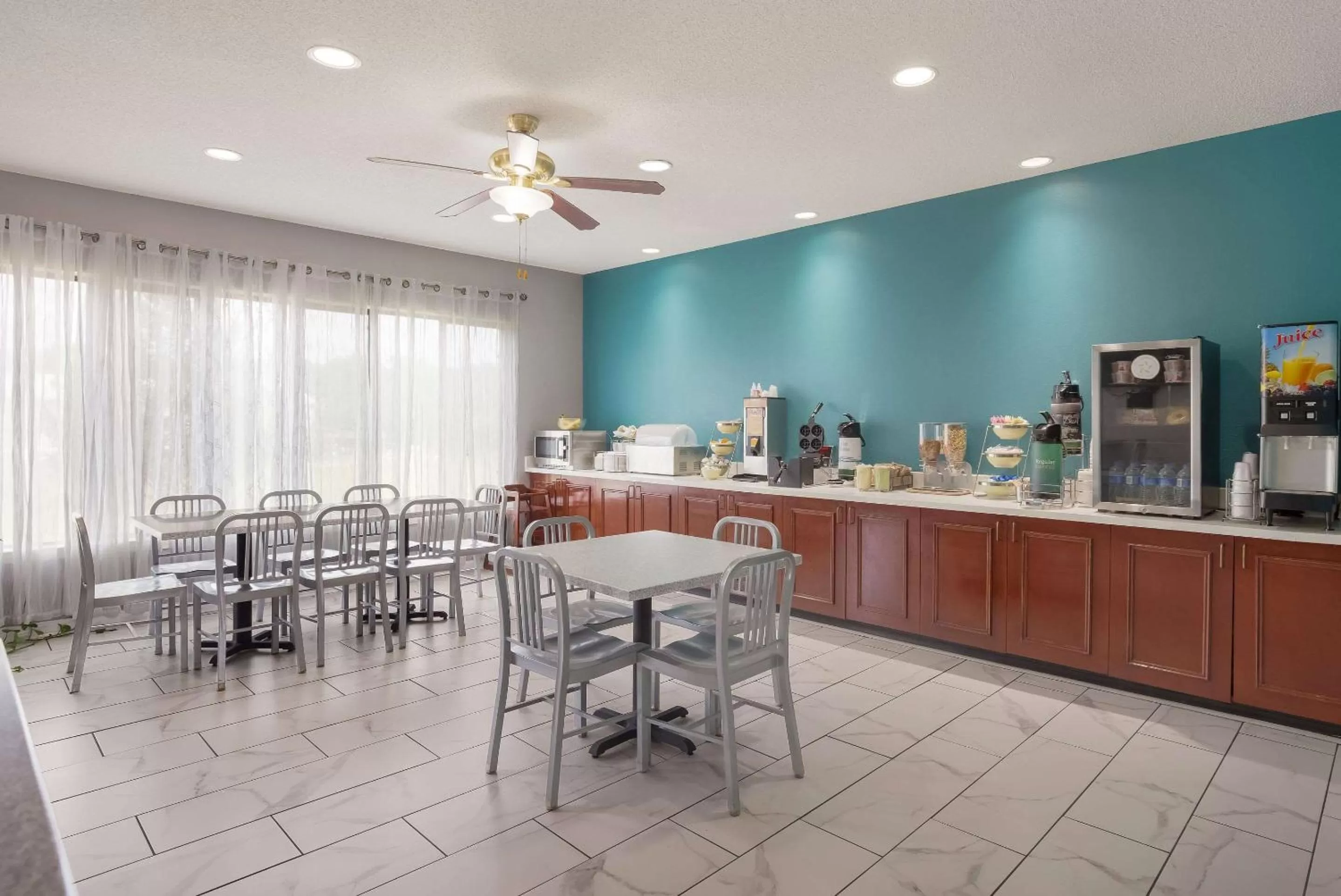 Breakfast in Quality Inn Thomasville-Northpark