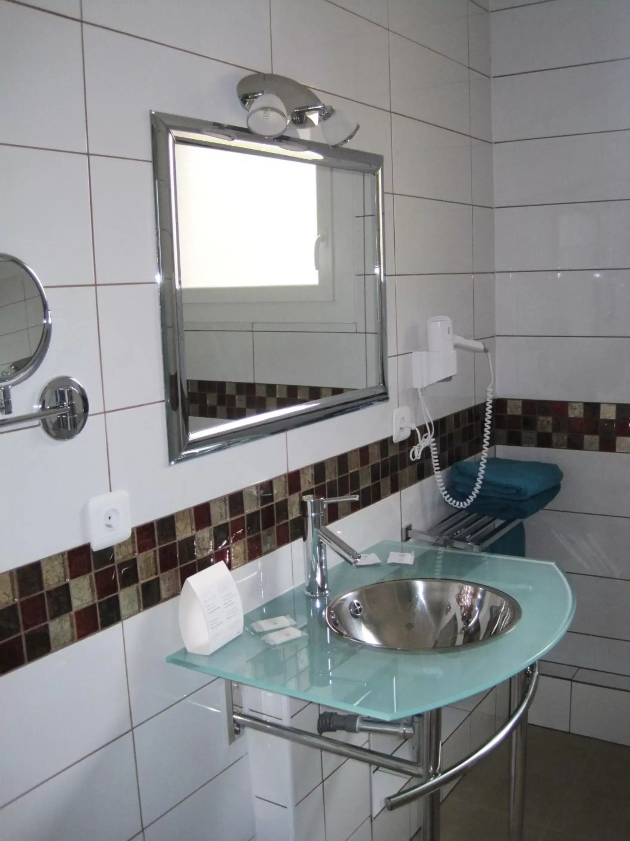 Bathroom in Hotel Restaurant Rive Gauche