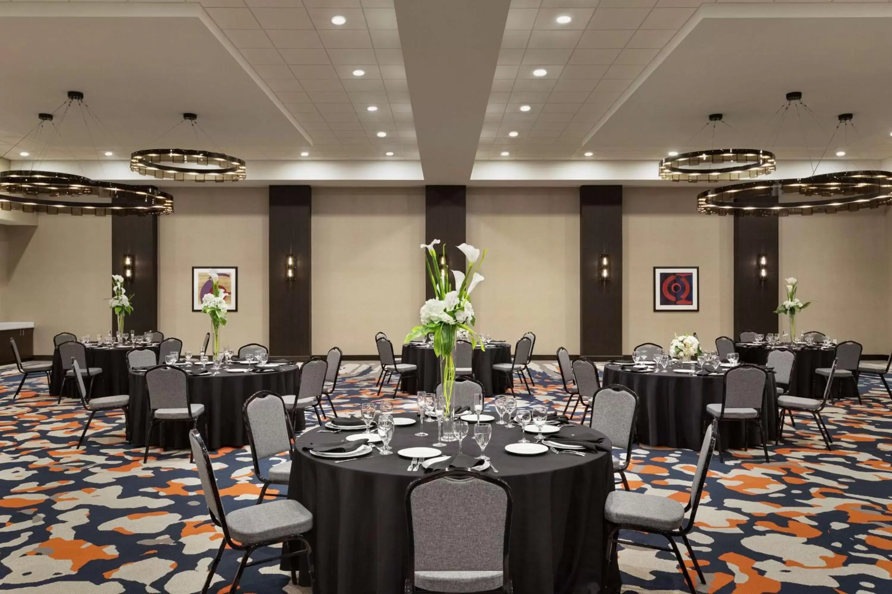Meeting/conference room, Restaurant/Places to Eat in Hampton Inn Indianapolis Downtown IUPUI