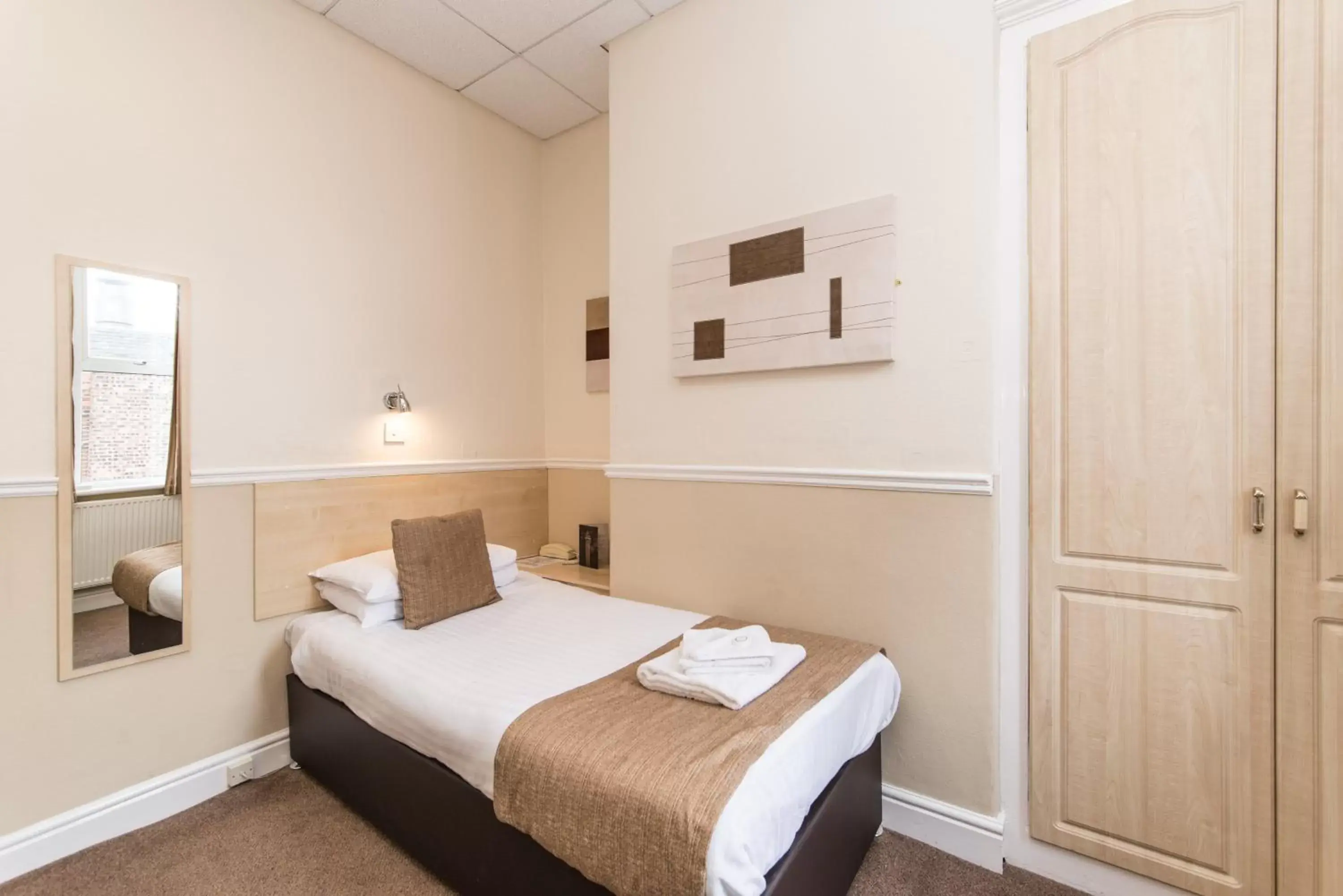 Single Room in Osborne Hotel Single Room in Osborne Hotel